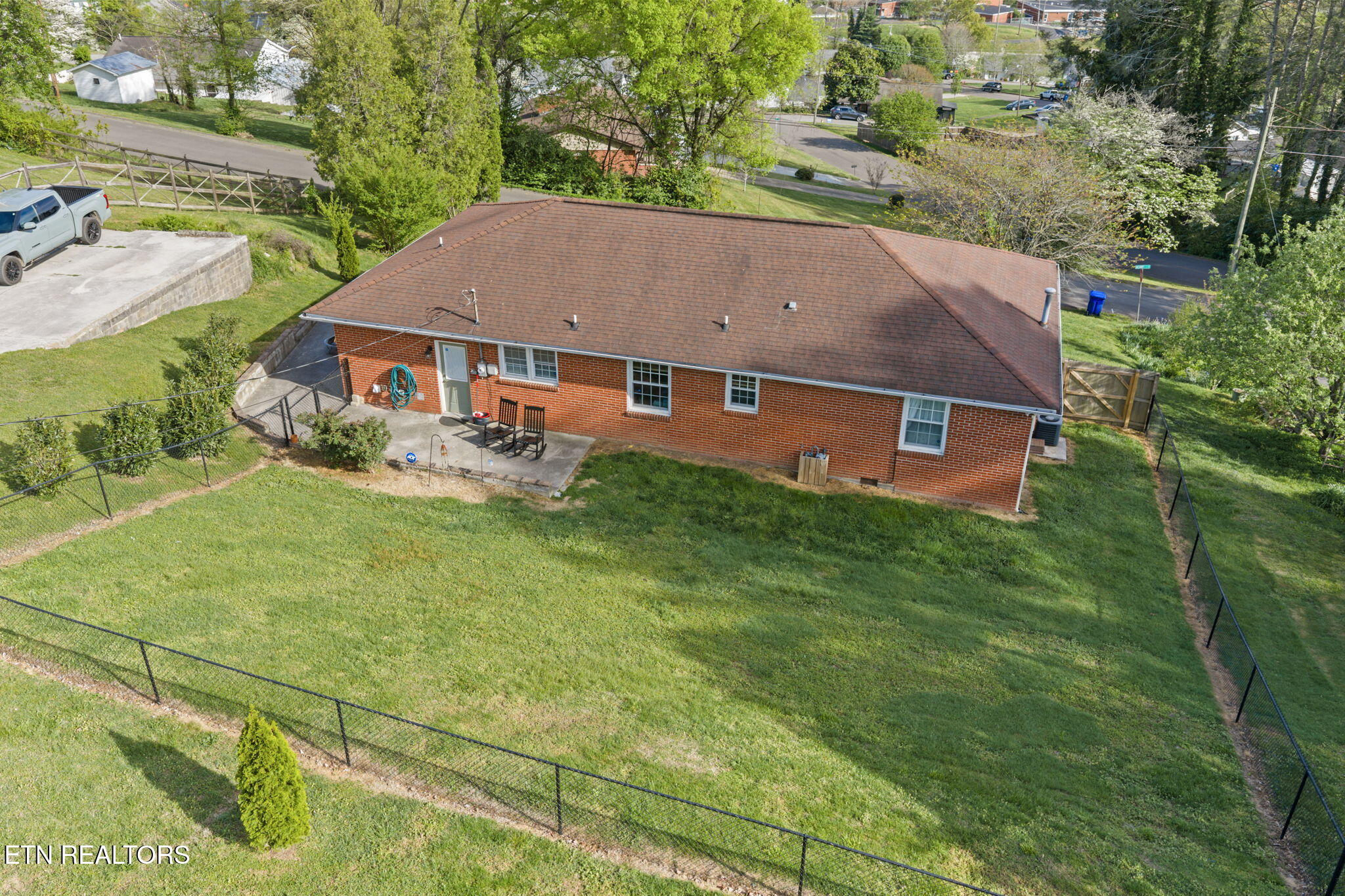 318 Hickory Street Clinton TN 37716