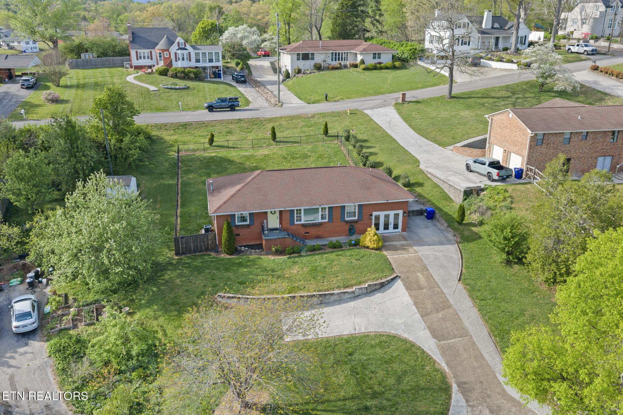 318 Hickory Street Clinton TN 37716