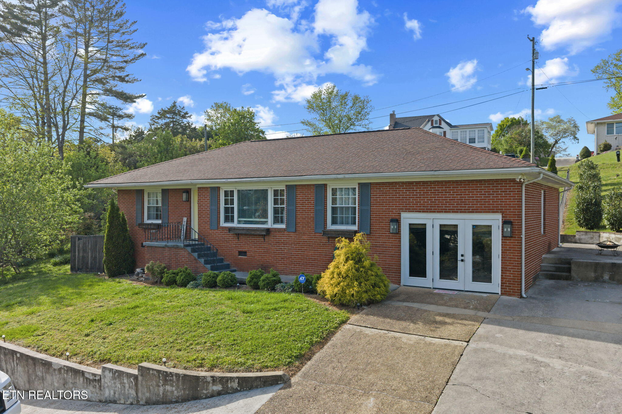 318 Hickory Street Clinton TN 37716