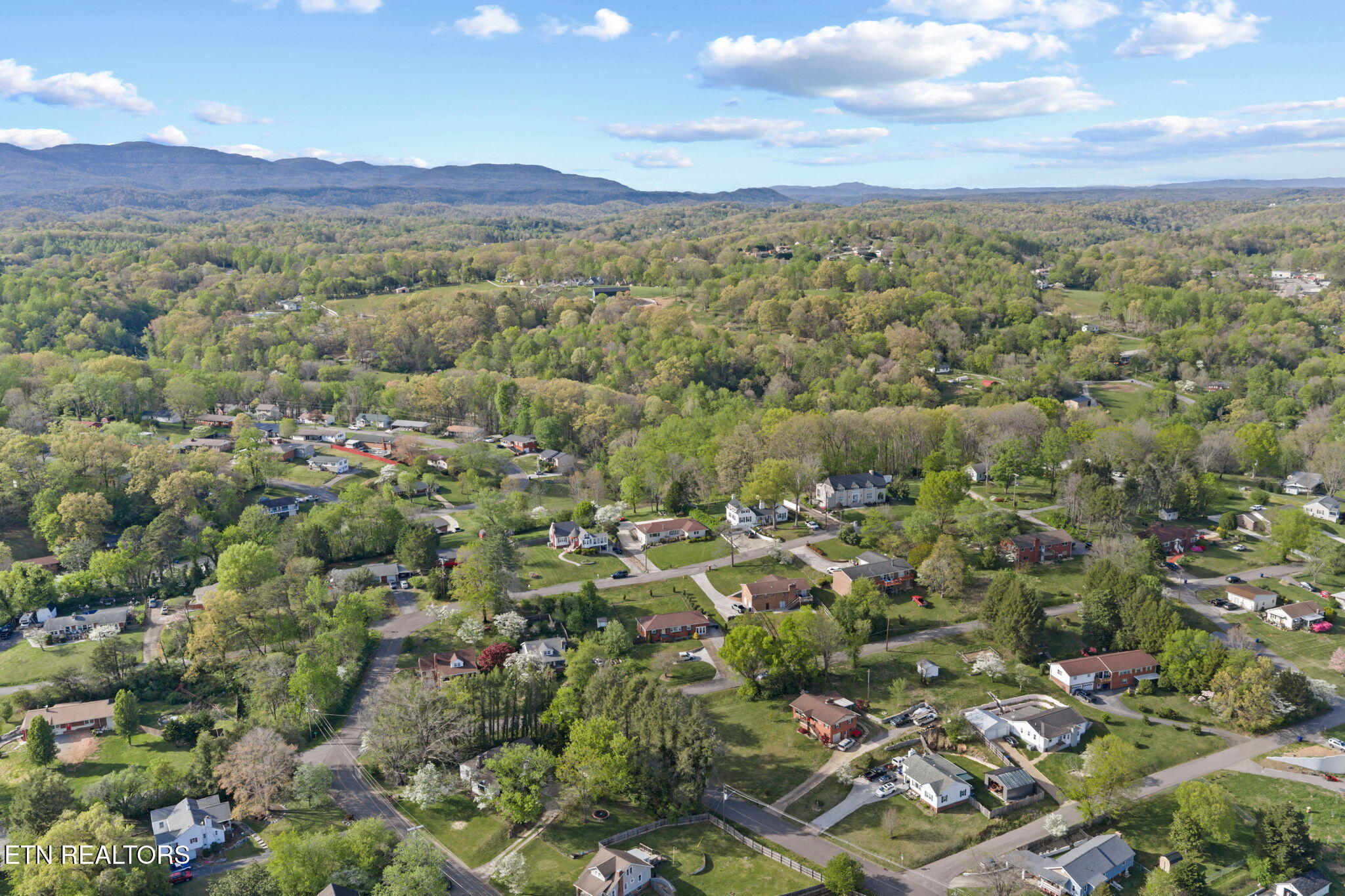 318 Hickory Street Clinton TN 37716