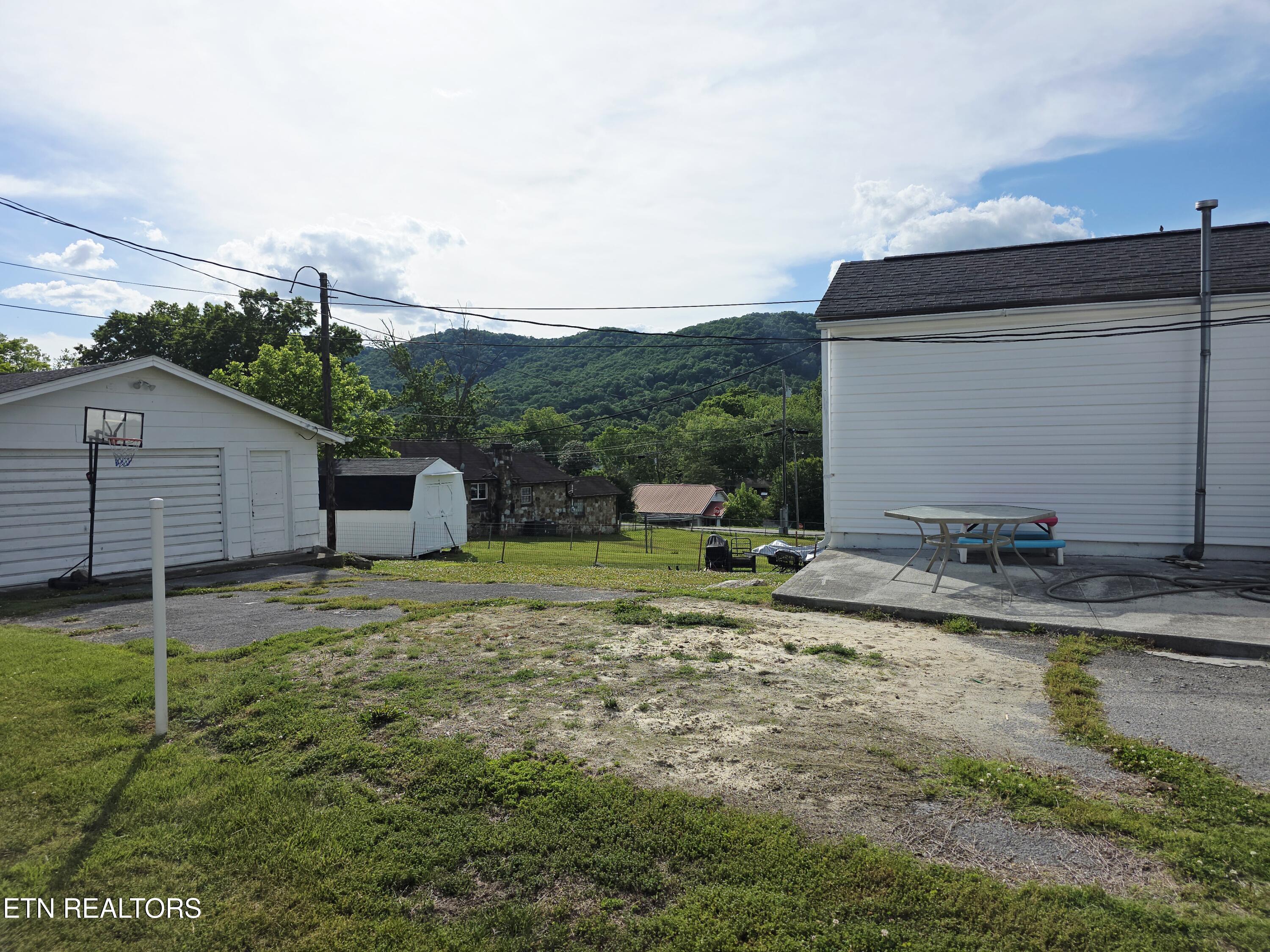 404 E 4th Street Lafollette TN 37766