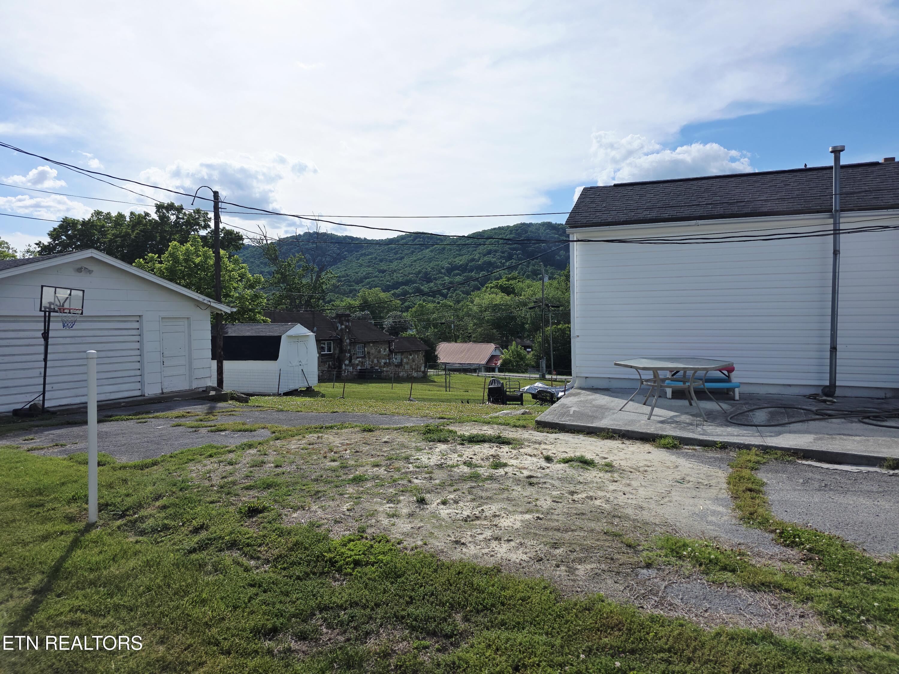 404 E 4th Street Lafollette TN 37766