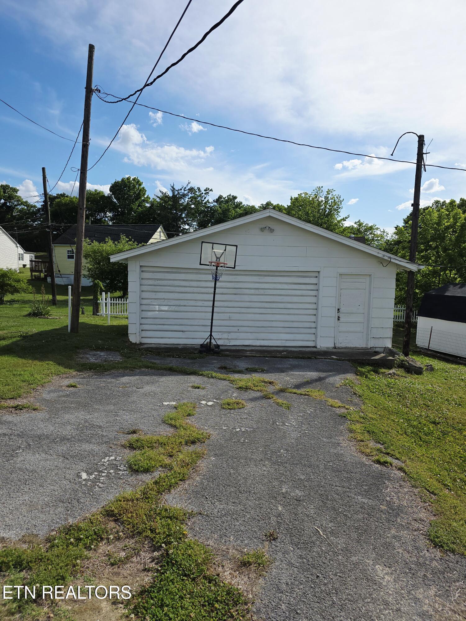 404 E 4th Street Lafollette TN 37766