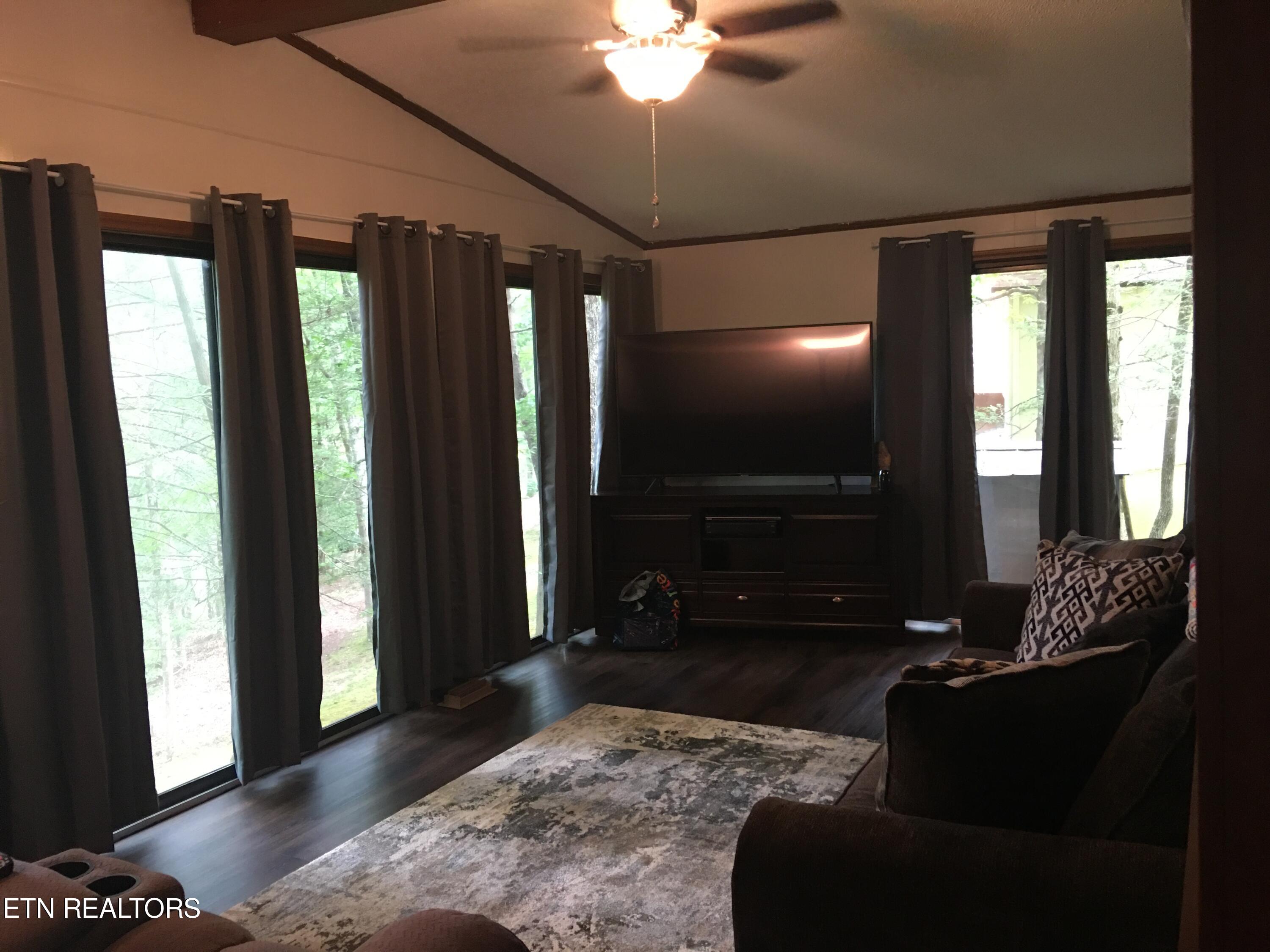 6722 S Peterson Road Tallassee TN 37878