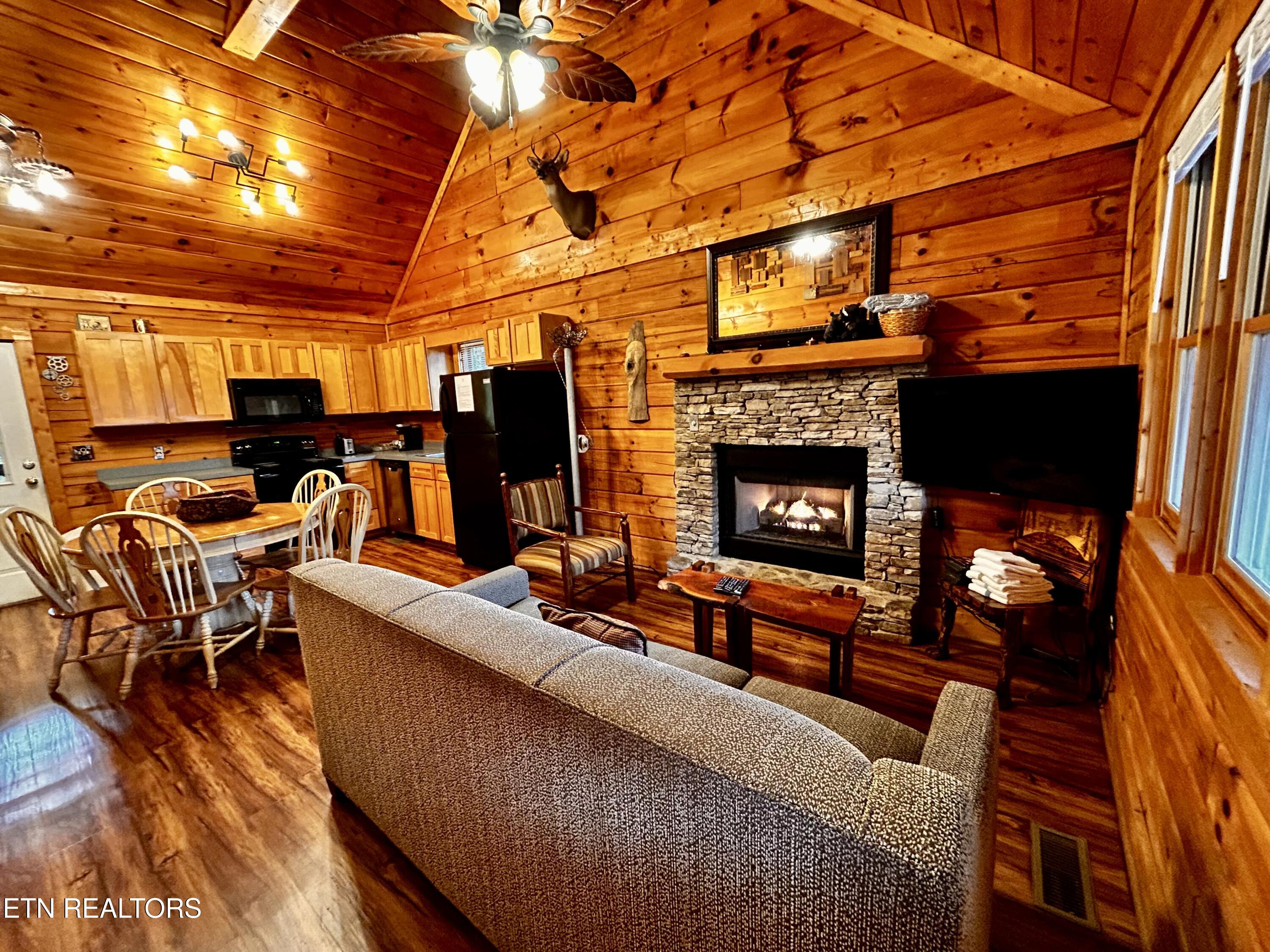 515 Chickasaw Gap Way Pigeon Forge TN 37863