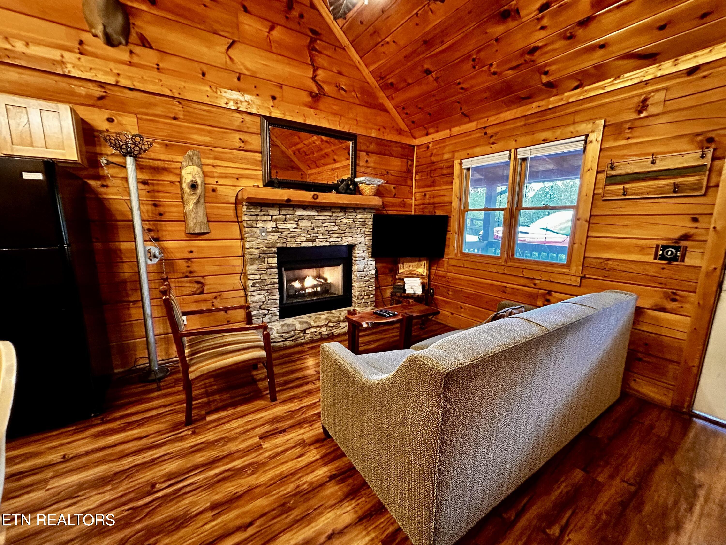 515 Chickasaw Gap Way Pigeon Forge TN 37863