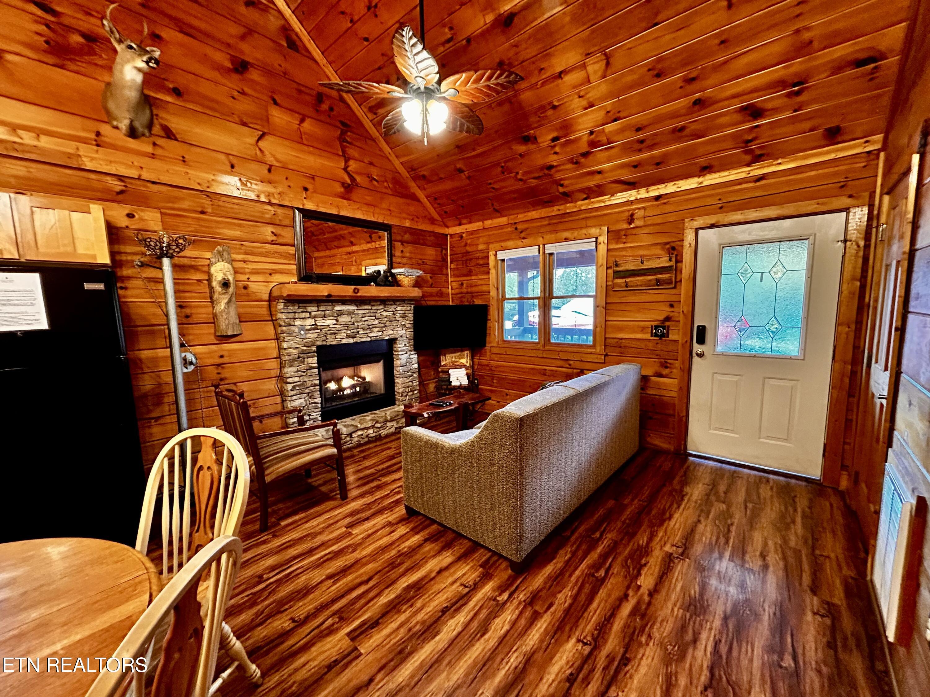 515 Chickasaw Gap Way Pigeon Forge TN 37863