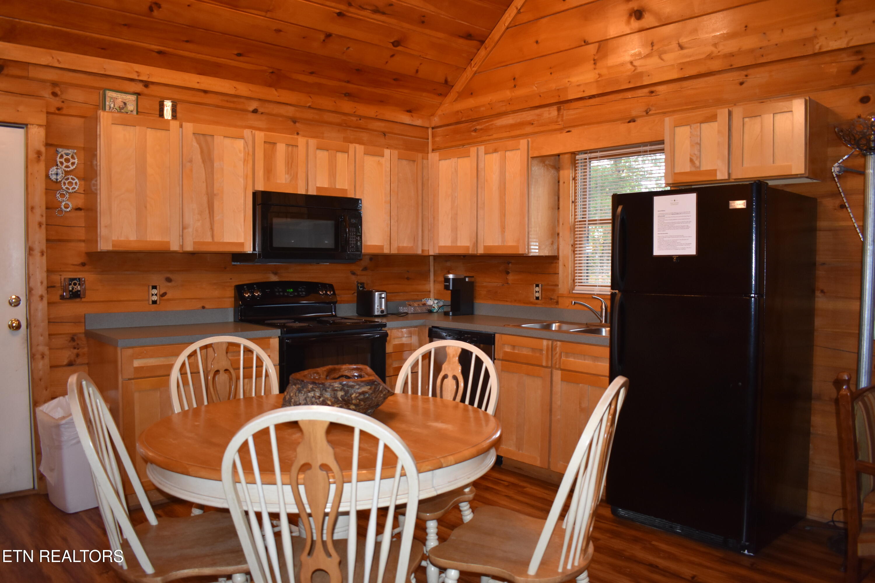515 Chickasaw Gap Way Pigeon Forge TN 37863