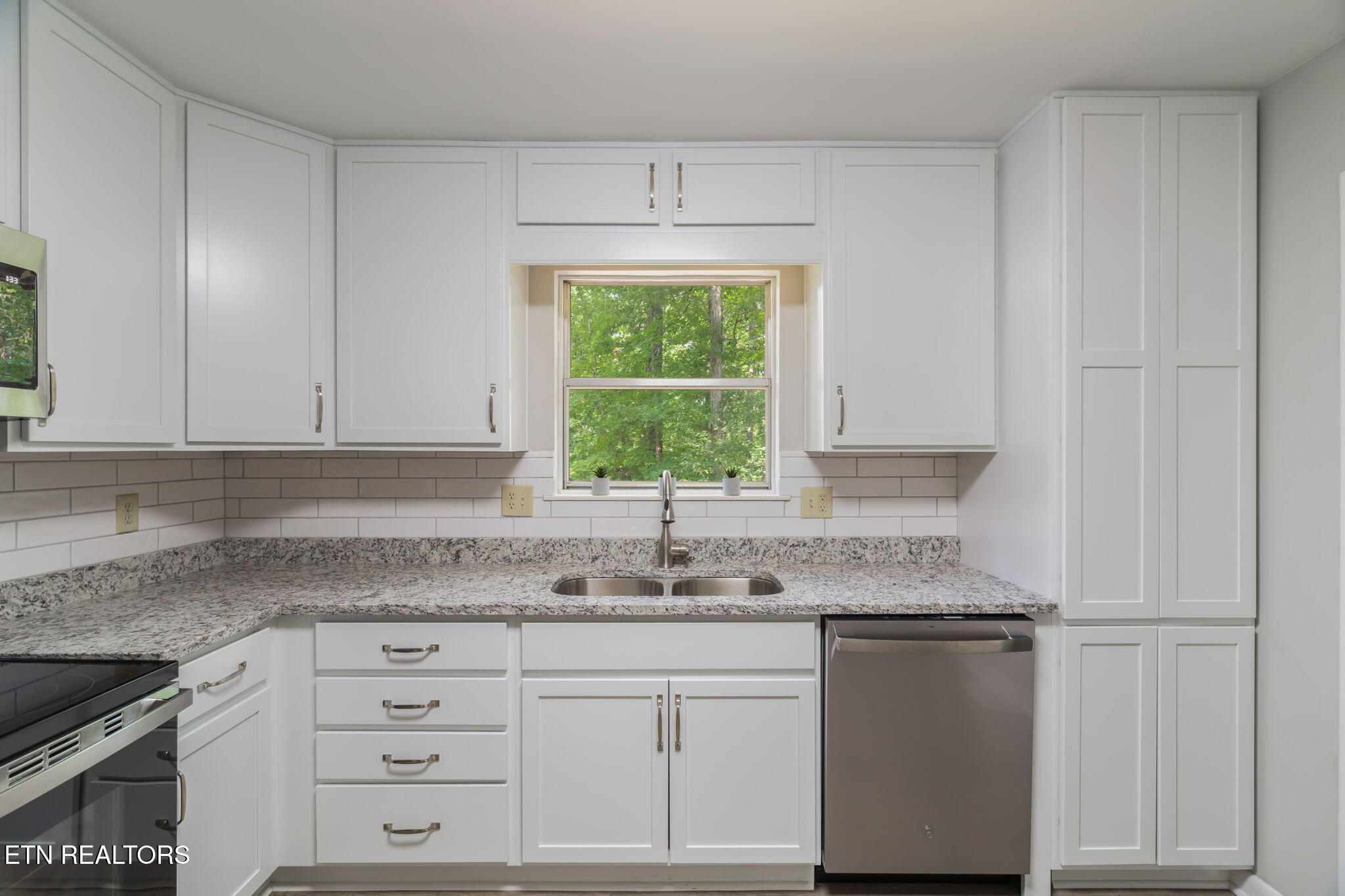 1070 W Outer Drive Oak Ridge TN 37830