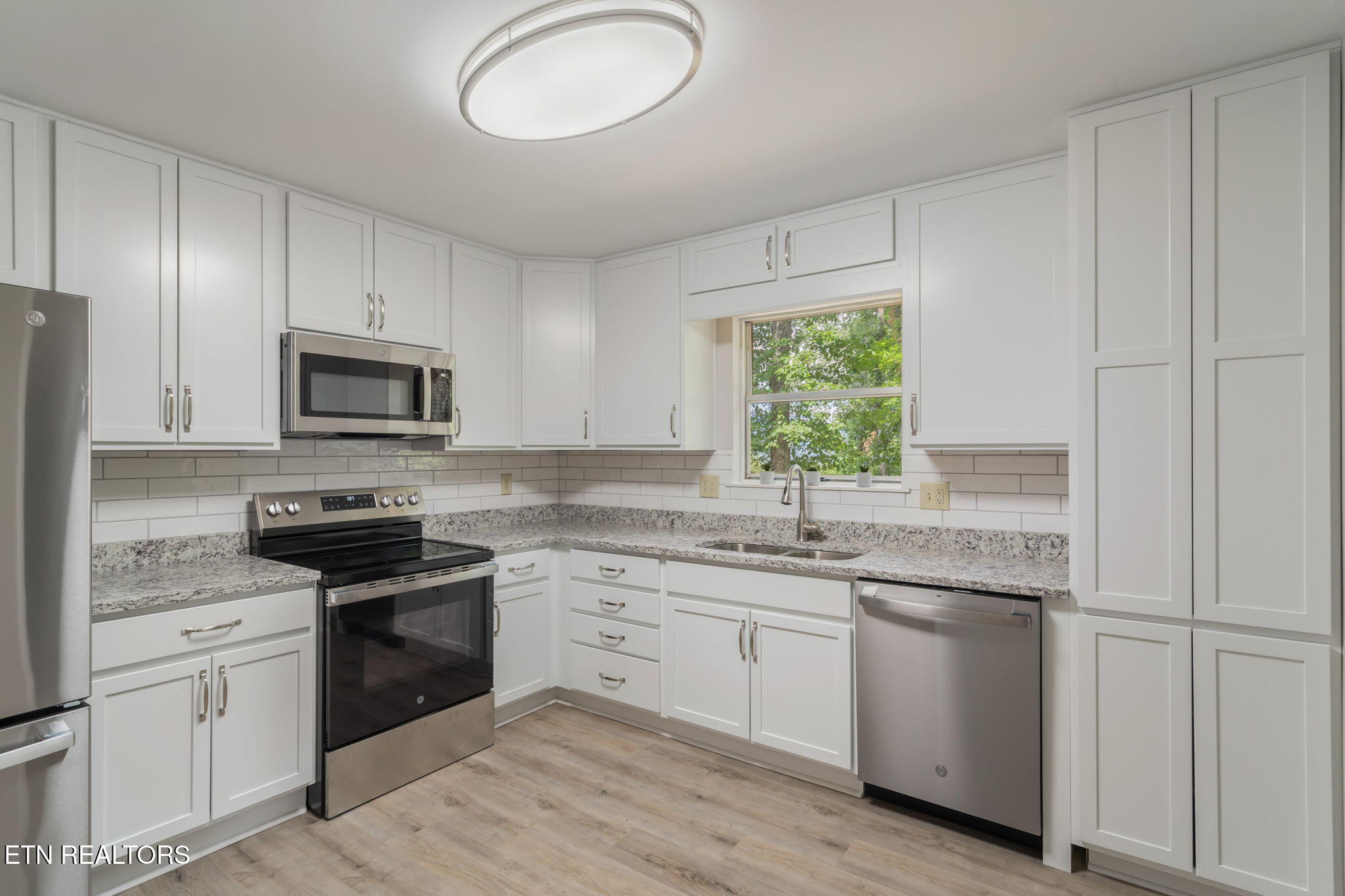 1070 W Outer Drive Oak Ridge TN 37830