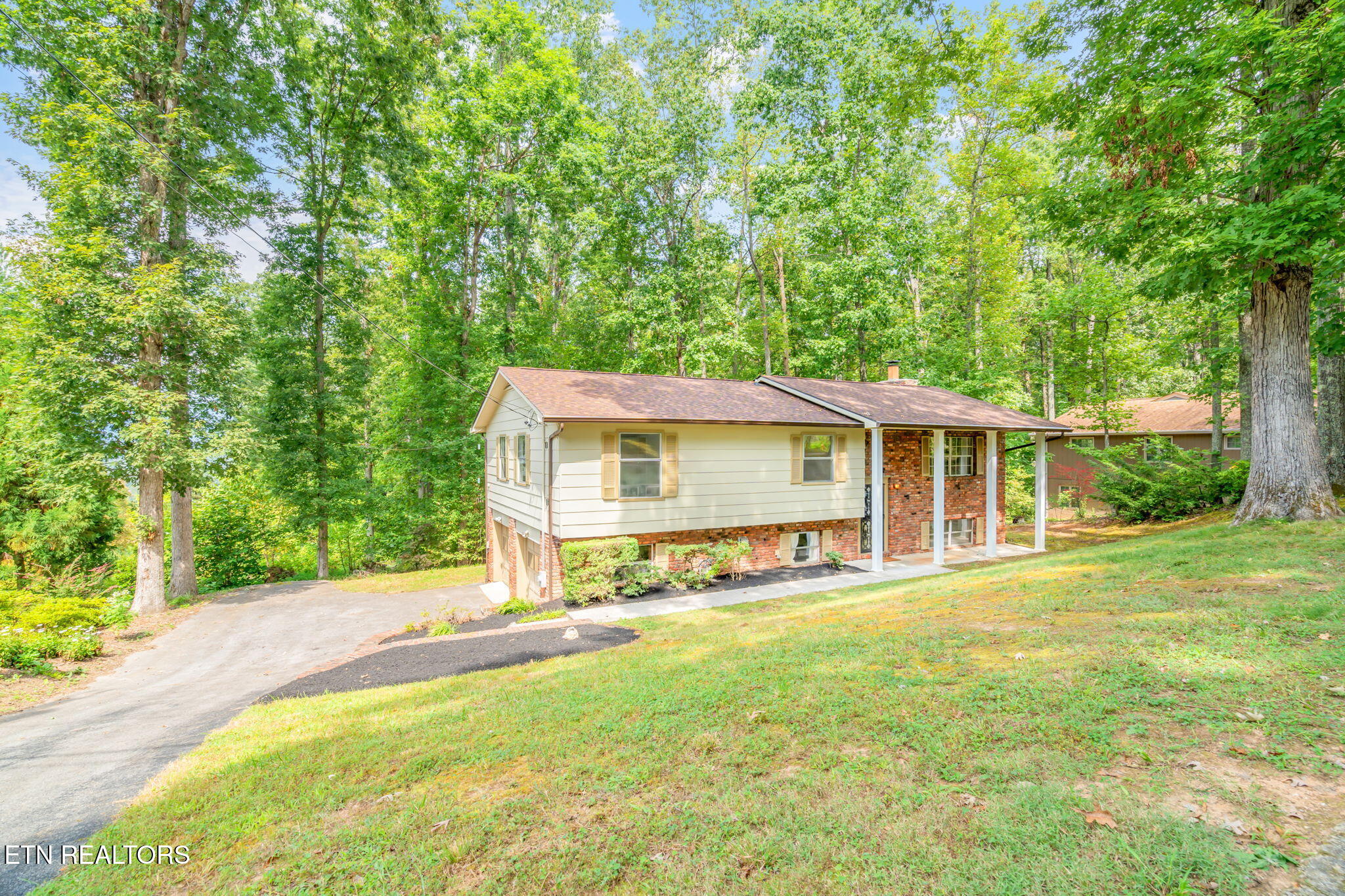 1070 W Outer Drive Oak Ridge TN 37830