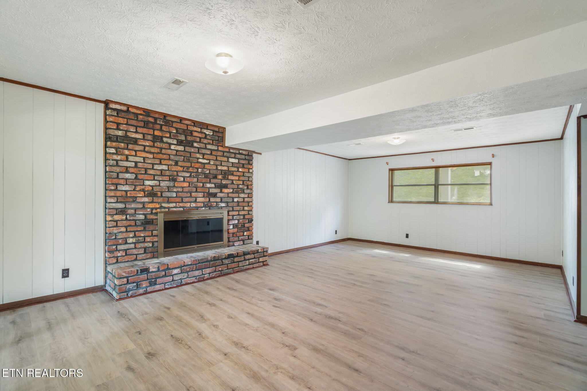 1070 W Outer Drive Oak Ridge TN 37830