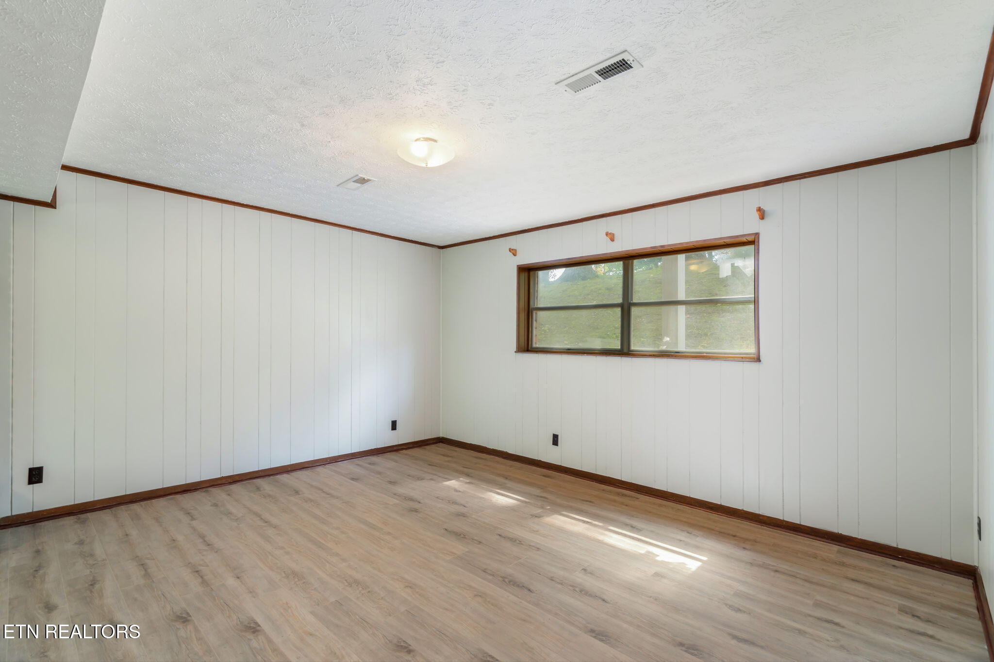 1070 W Outer Drive Oak Ridge TN 37830