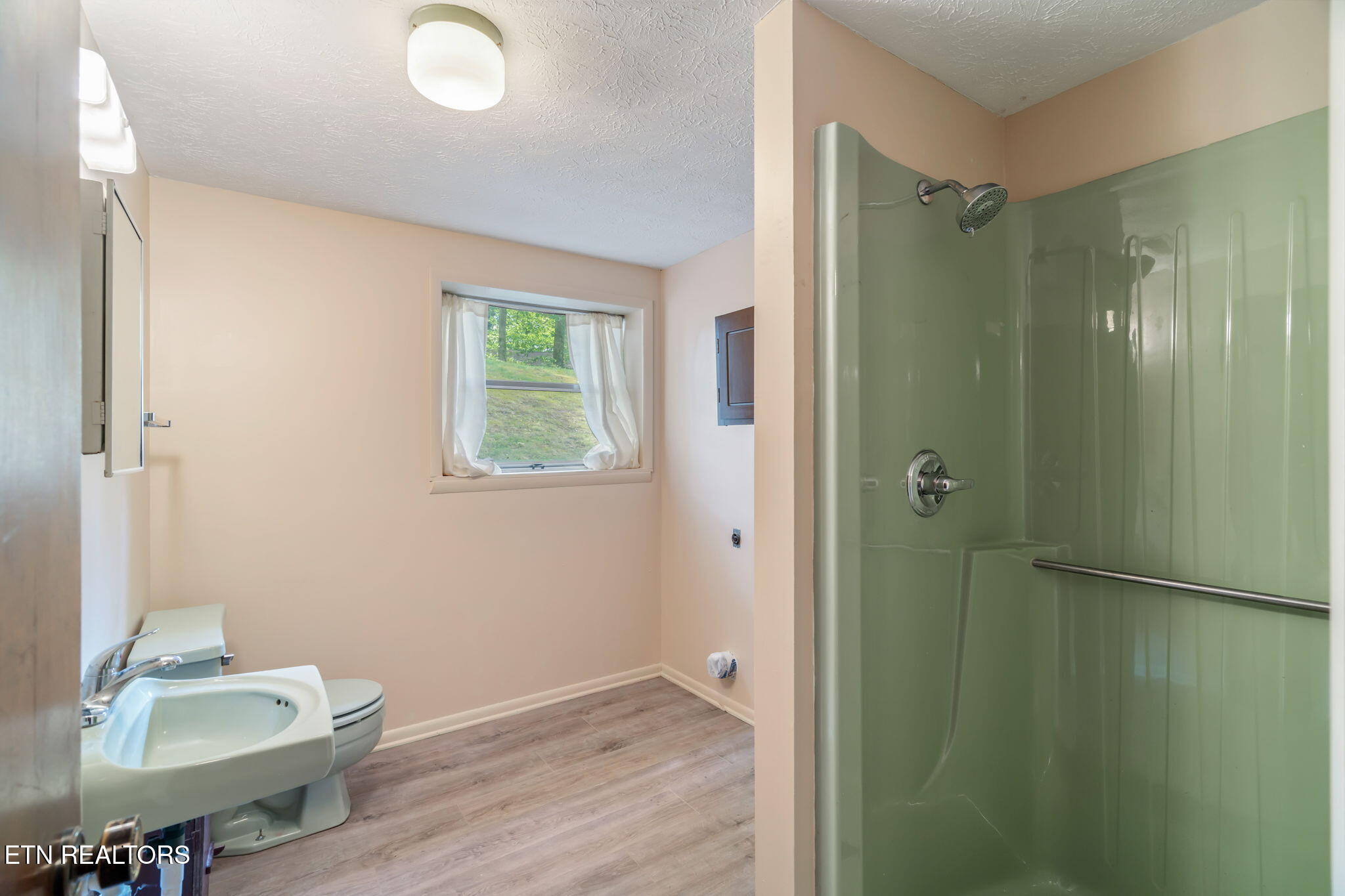1070 W Outer Drive Oak Ridge TN 37830