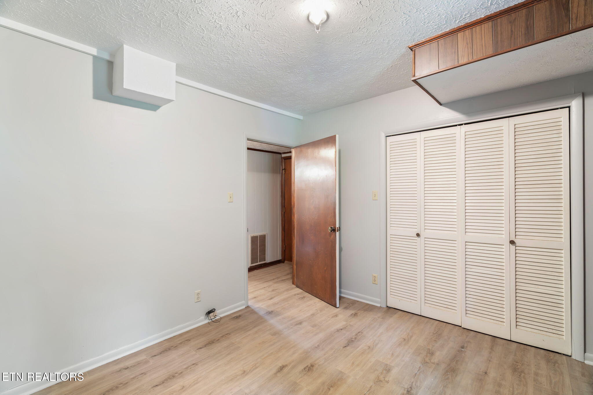 1070 W Outer Drive Oak Ridge TN 37830