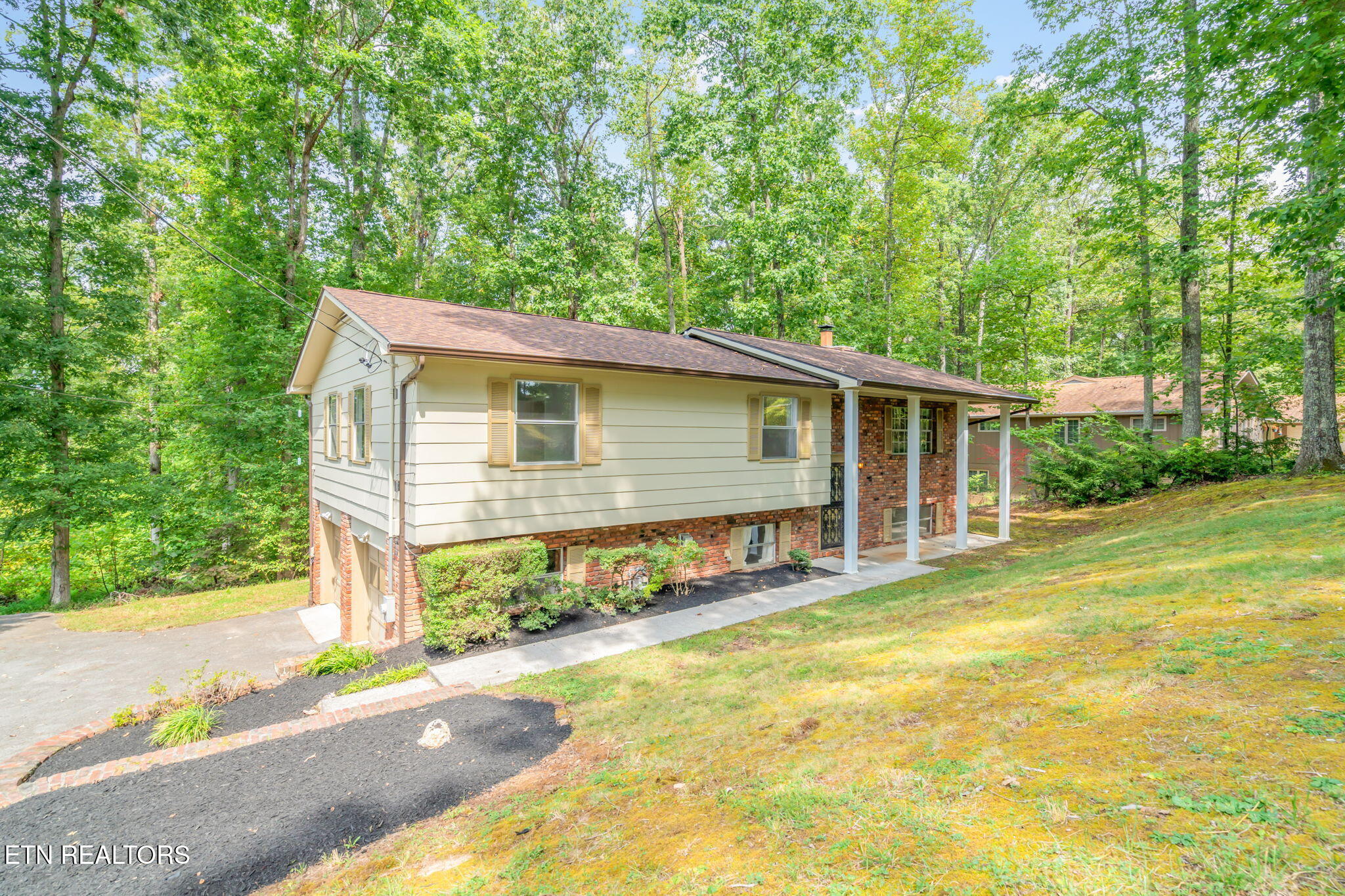 1070 W Outer Drive Oak Ridge TN 37830