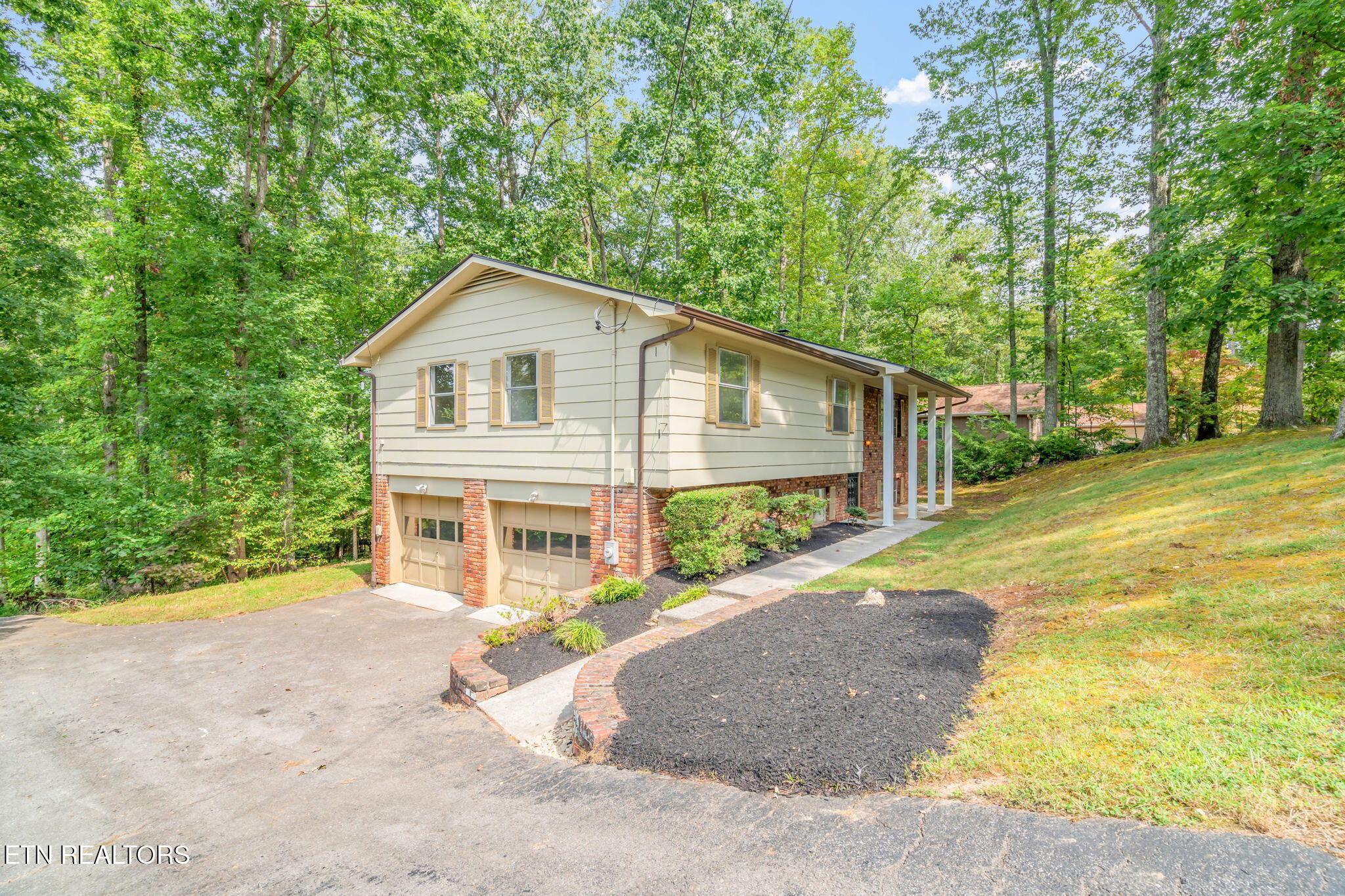 1070 W Outer Drive Oak Ridge TN 37830