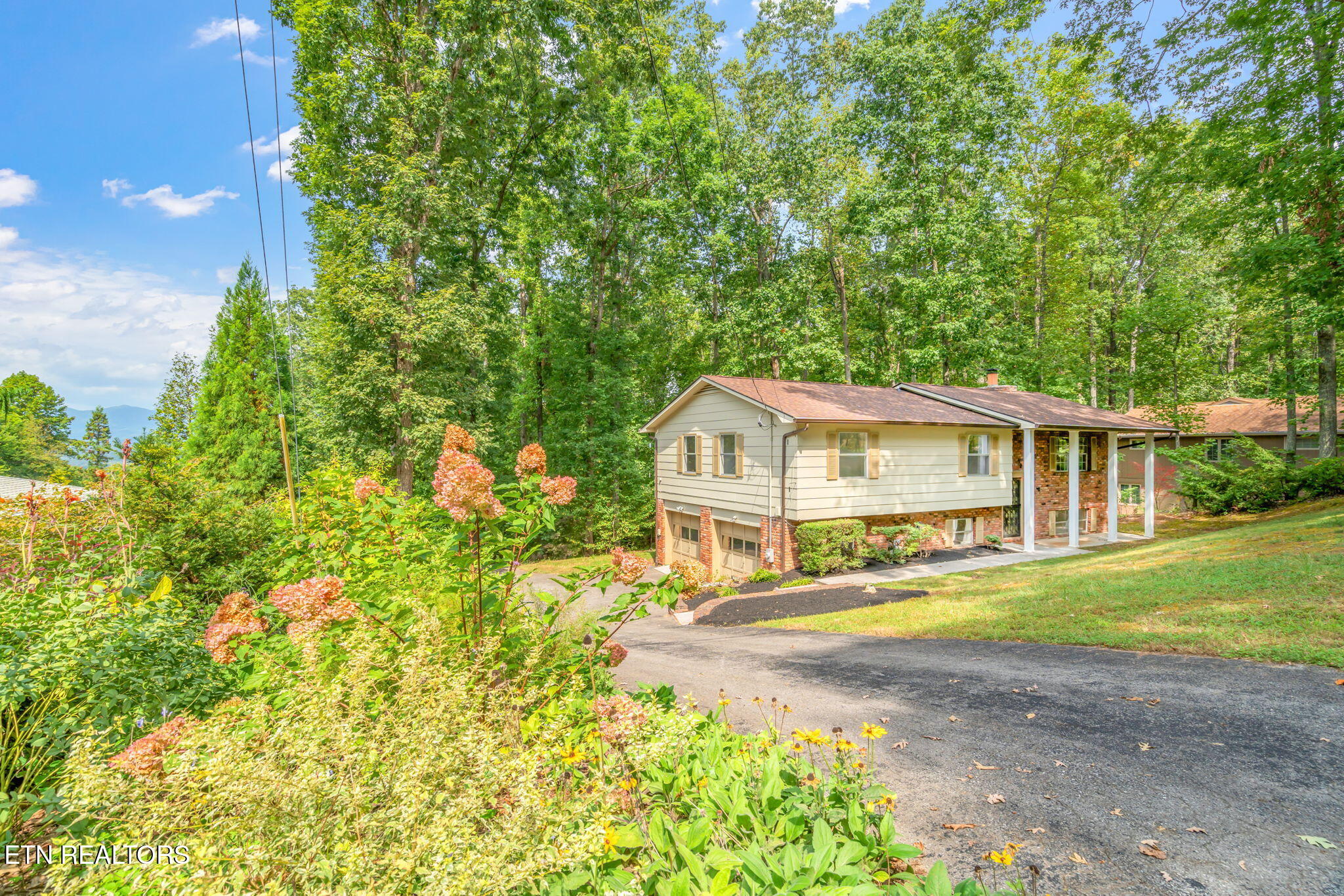 1070 W Outer Drive Oak Ridge TN 37830