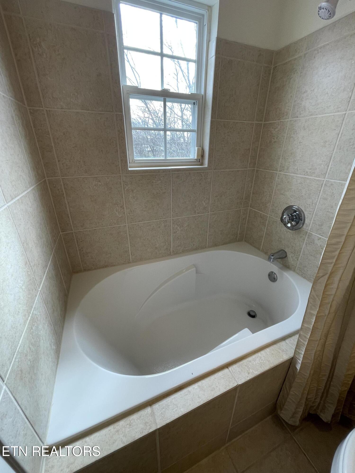 101 Willowcreek Boulevard Sweetwater TN 37874