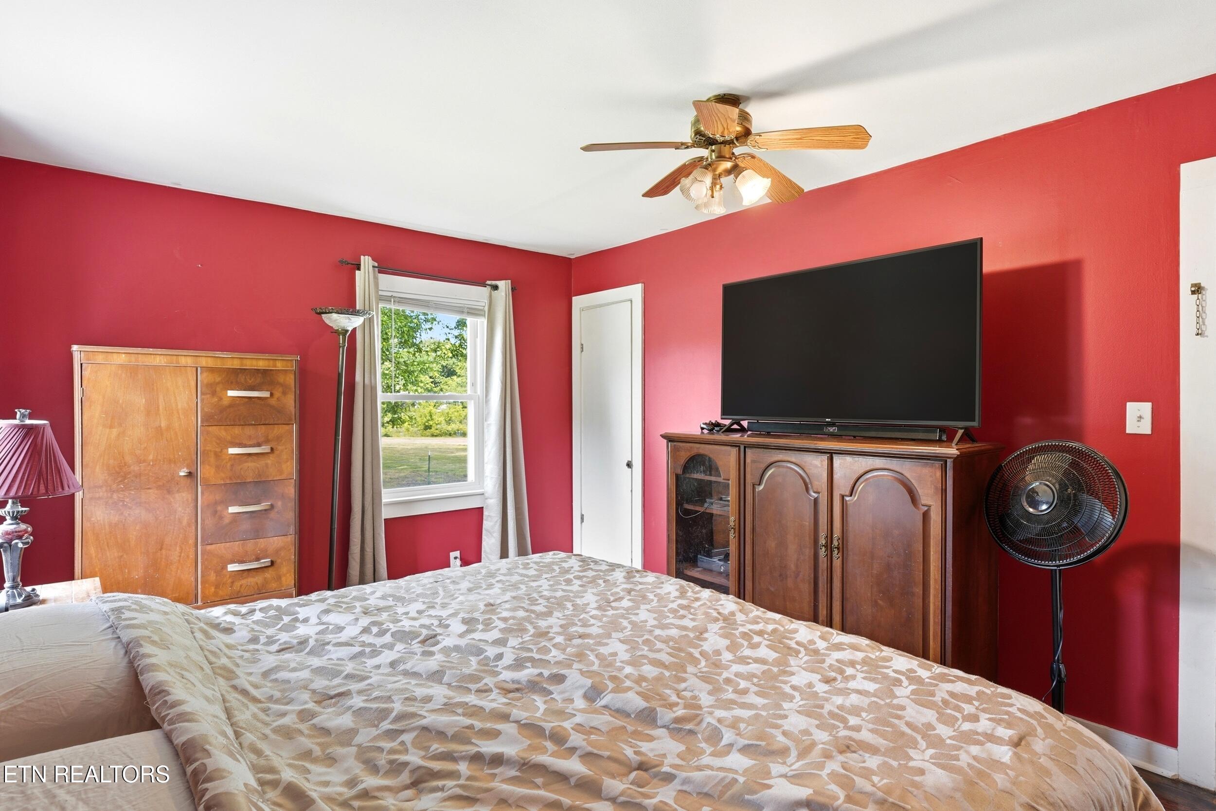 824 Oliver Springs Highway Clinton TN 37716