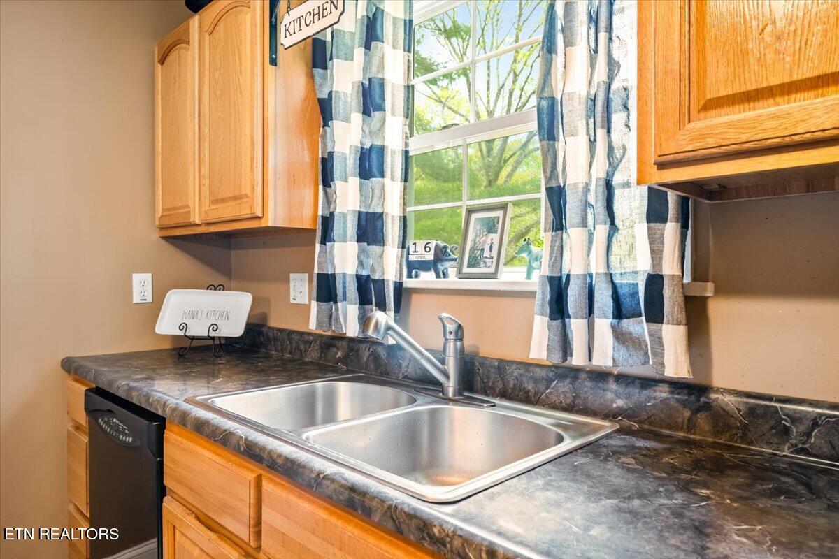 951 Knoxville Hollow Road Lafollette TN 37766