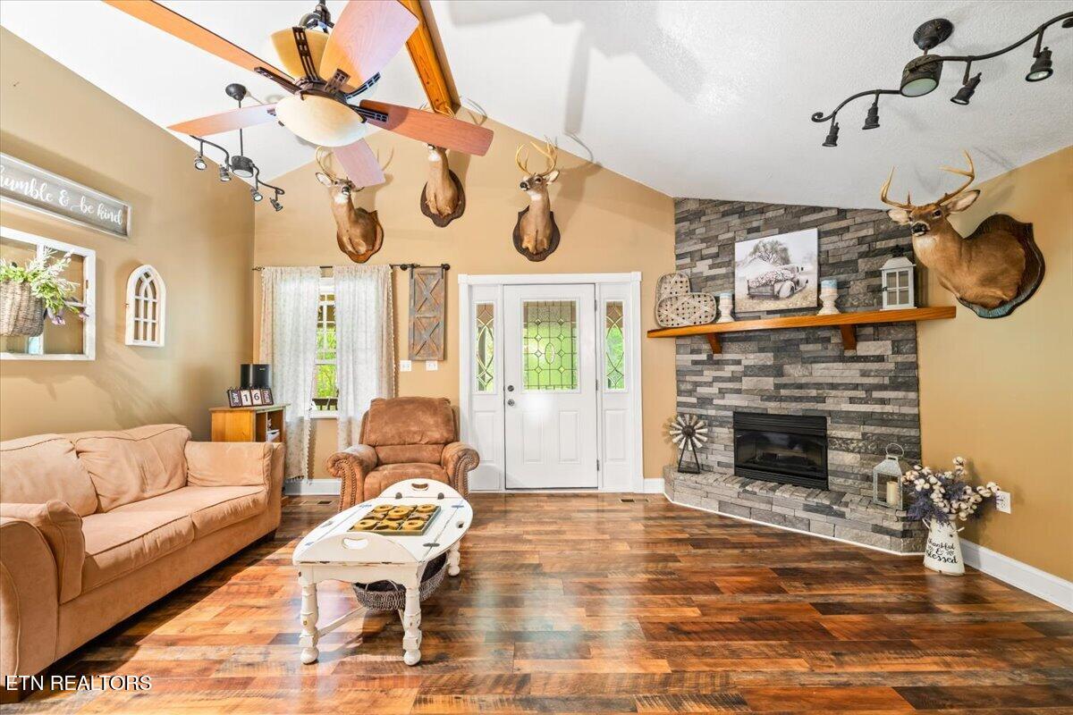 951 Knoxville Hollow Road Lafollette TN 37766