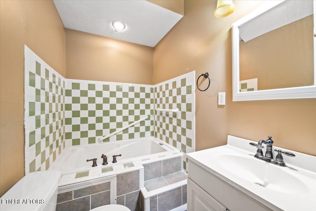 951 Knoxville Hollow Road Lafollette TN 37766