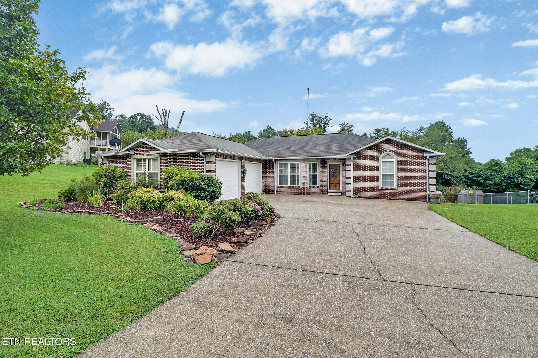 122 Twin Oaks Drive Rockwood TN 37854