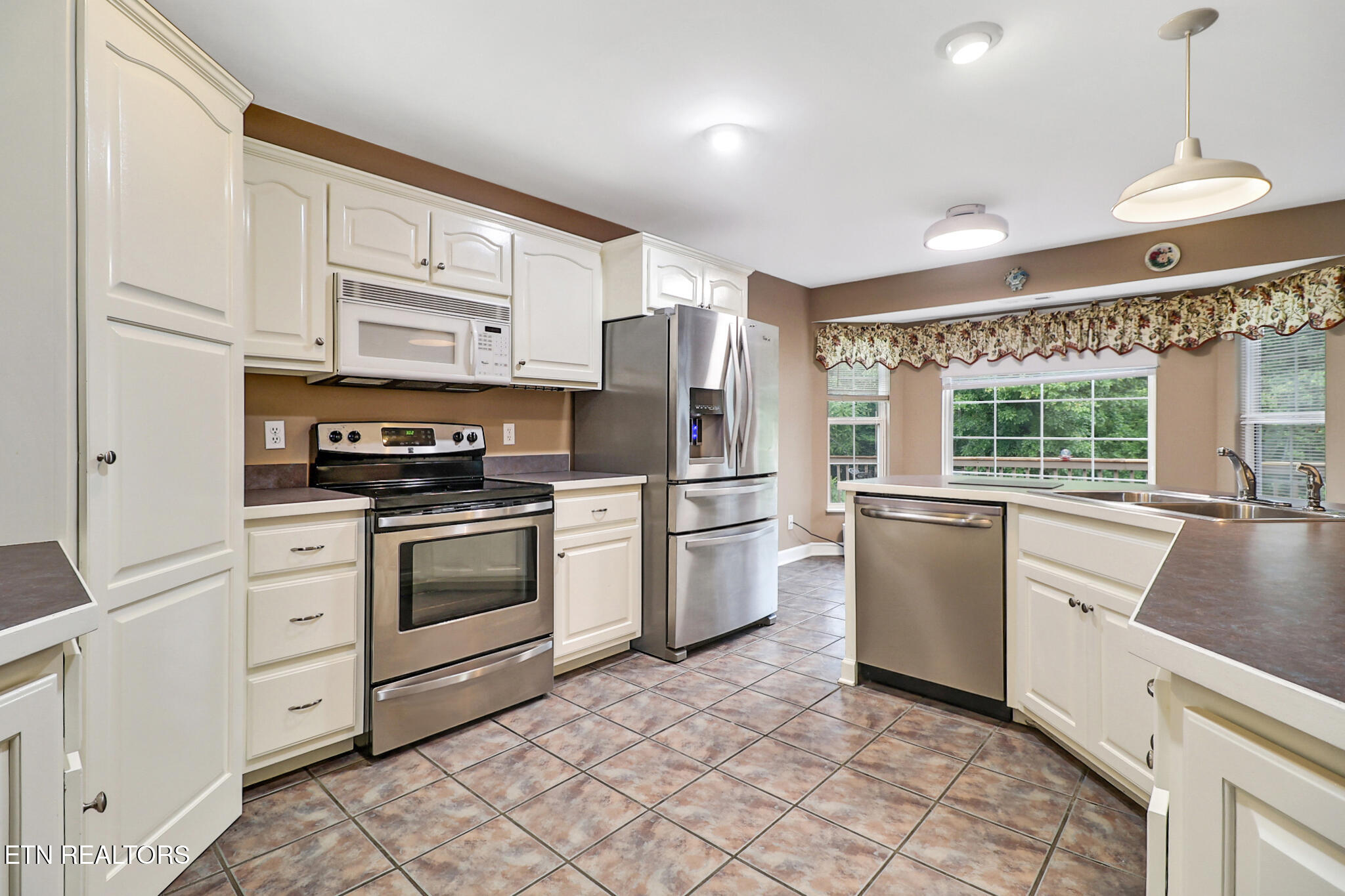 122 Twin Oaks Drive Rockwood TN 37854