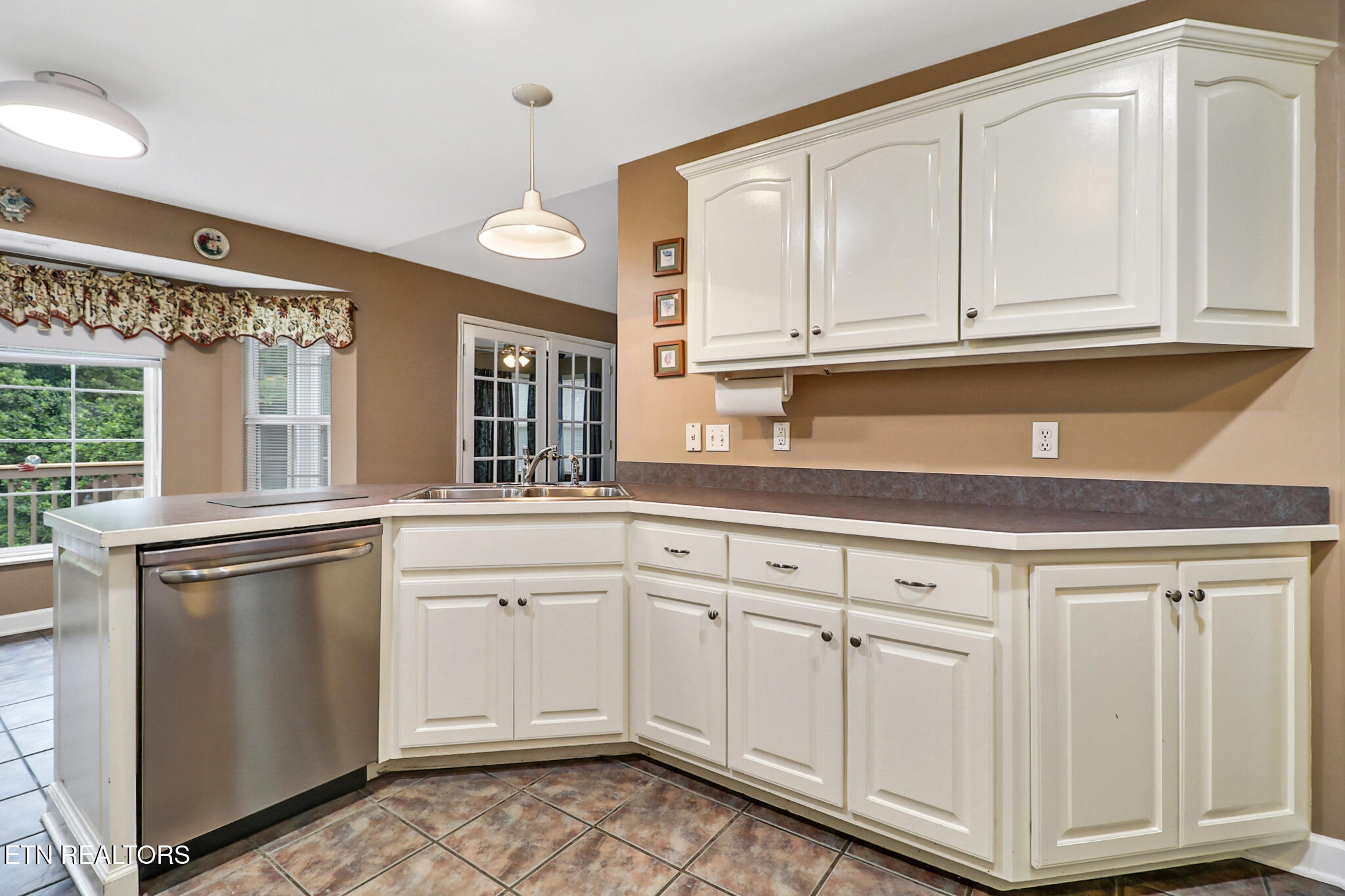 122 Twin Oaks Drive Rockwood TN 37854