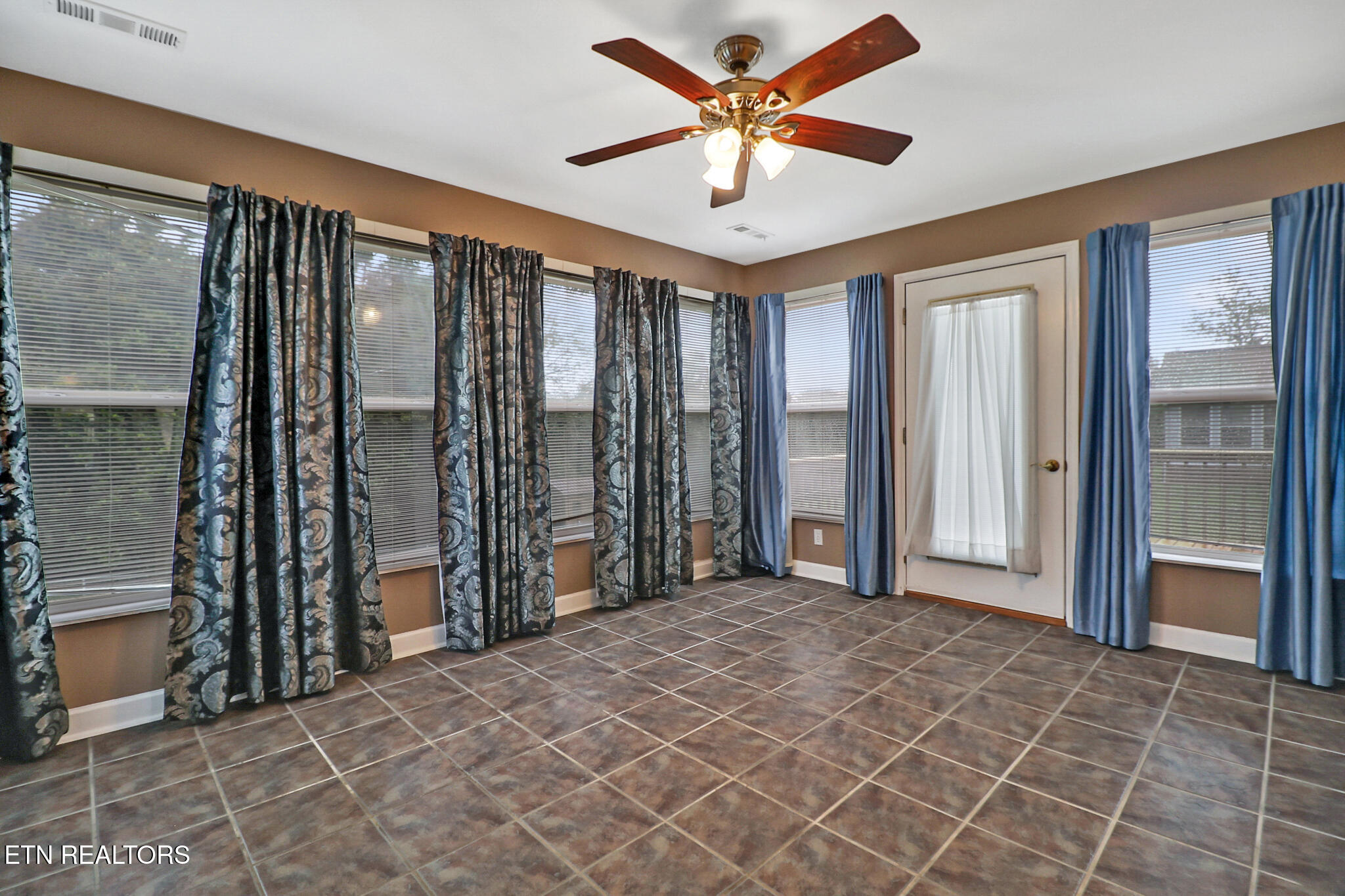 122 Twin Oaks Drive Rockwood TN 37854