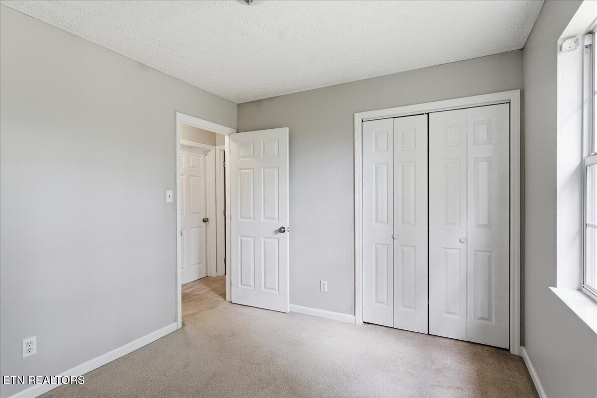 2004 Knoll Tree Drive Knoxville TN 37932