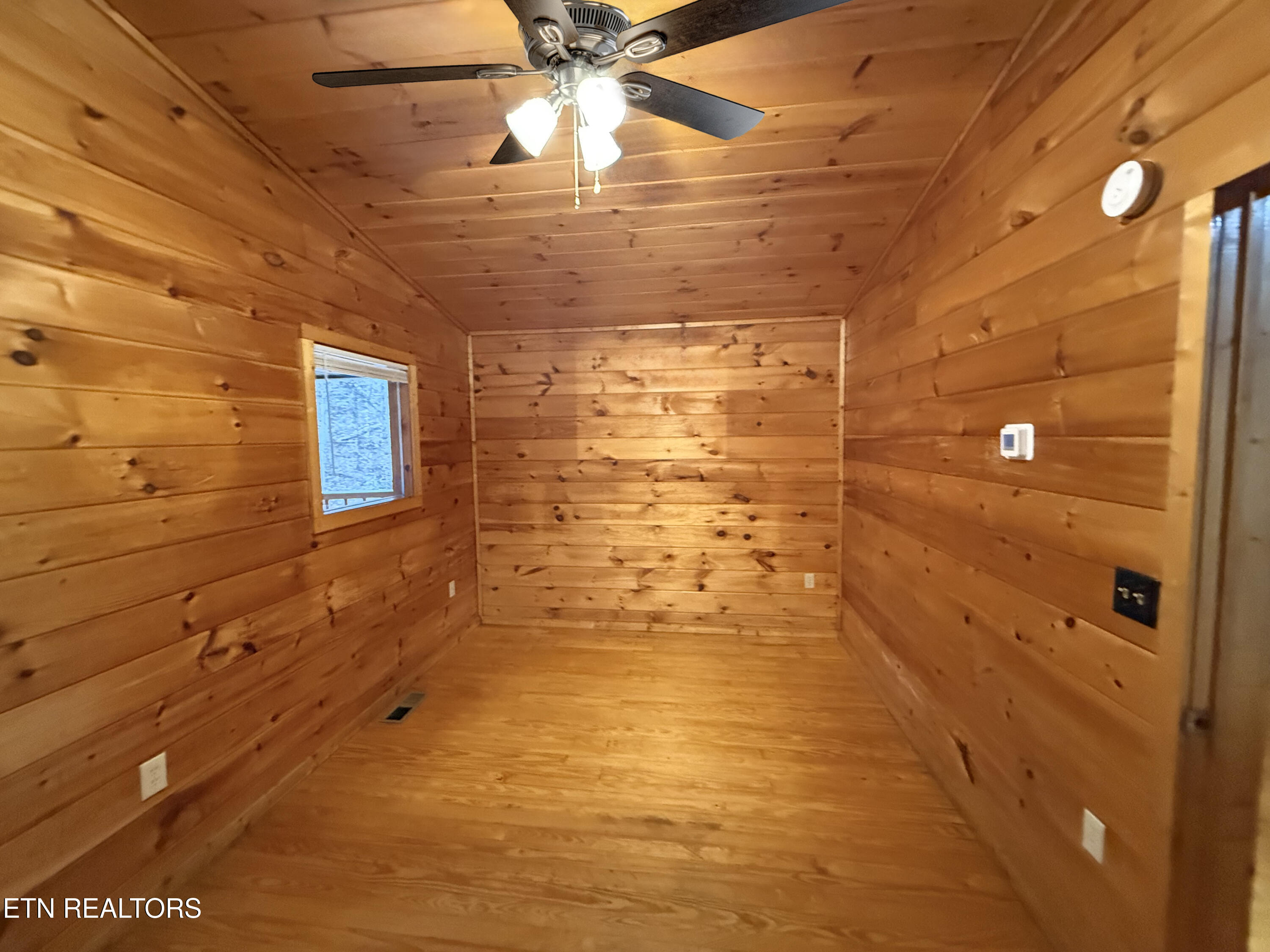 2036 Ridge Road Pigeon Forge TN 37863