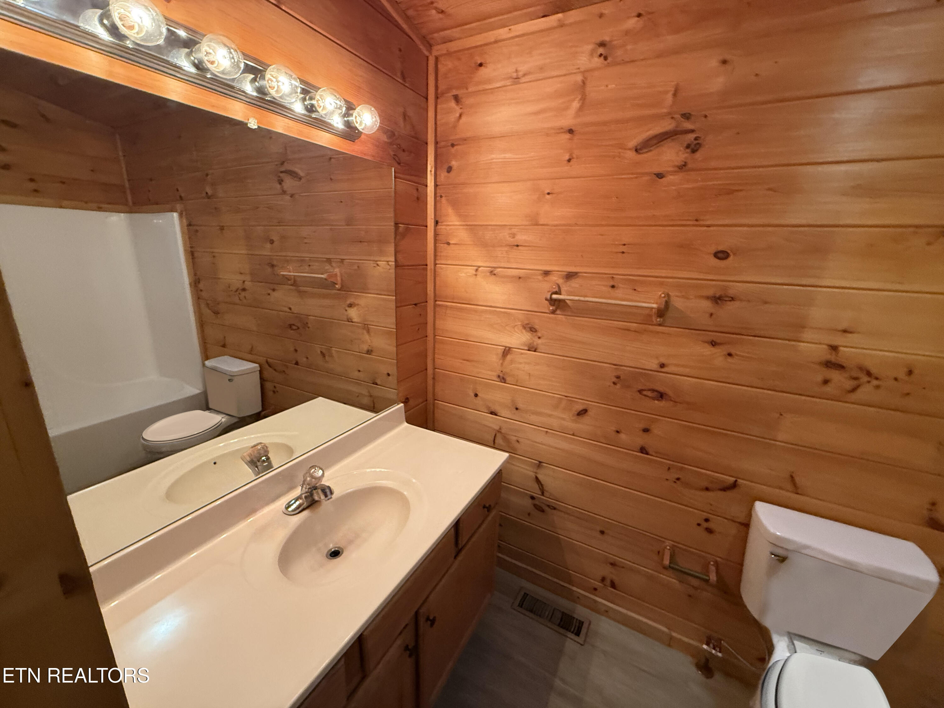 2036 Ridge Road Pigeon Forge TN 37863