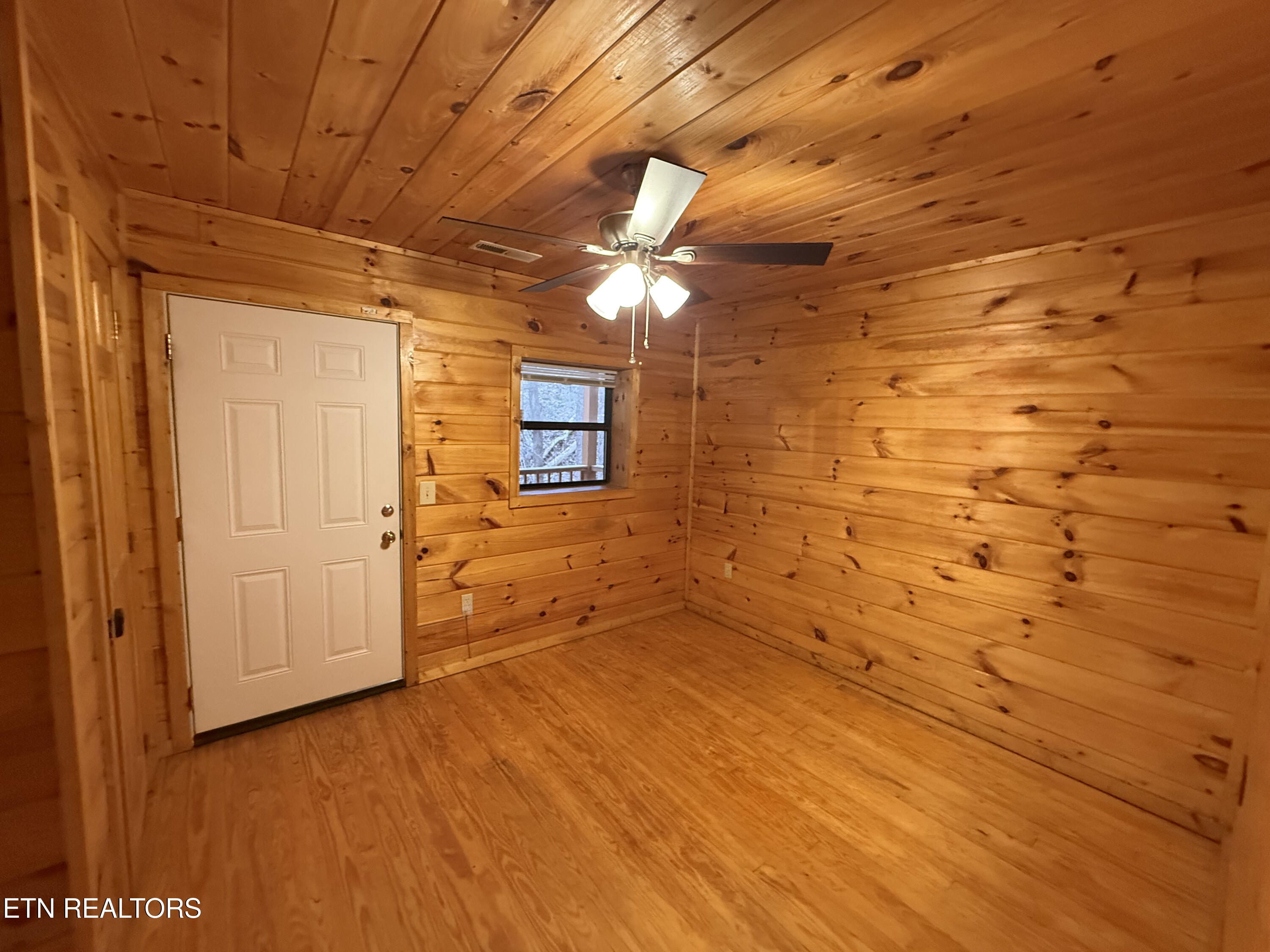 2036 Ridge Road Pigeon Forge TN 37863