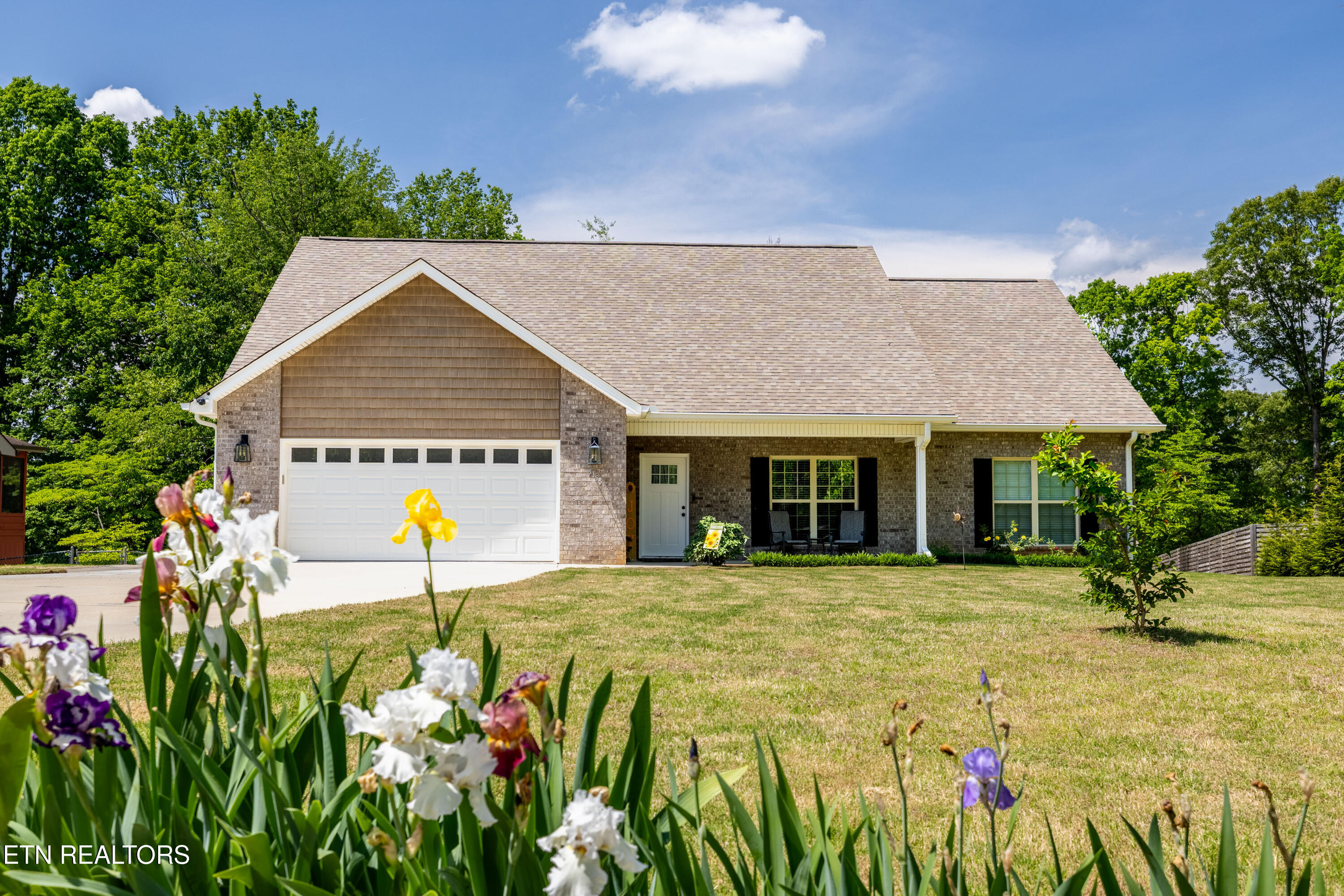 3155 Fairoaks Drive Maryville TN 37803