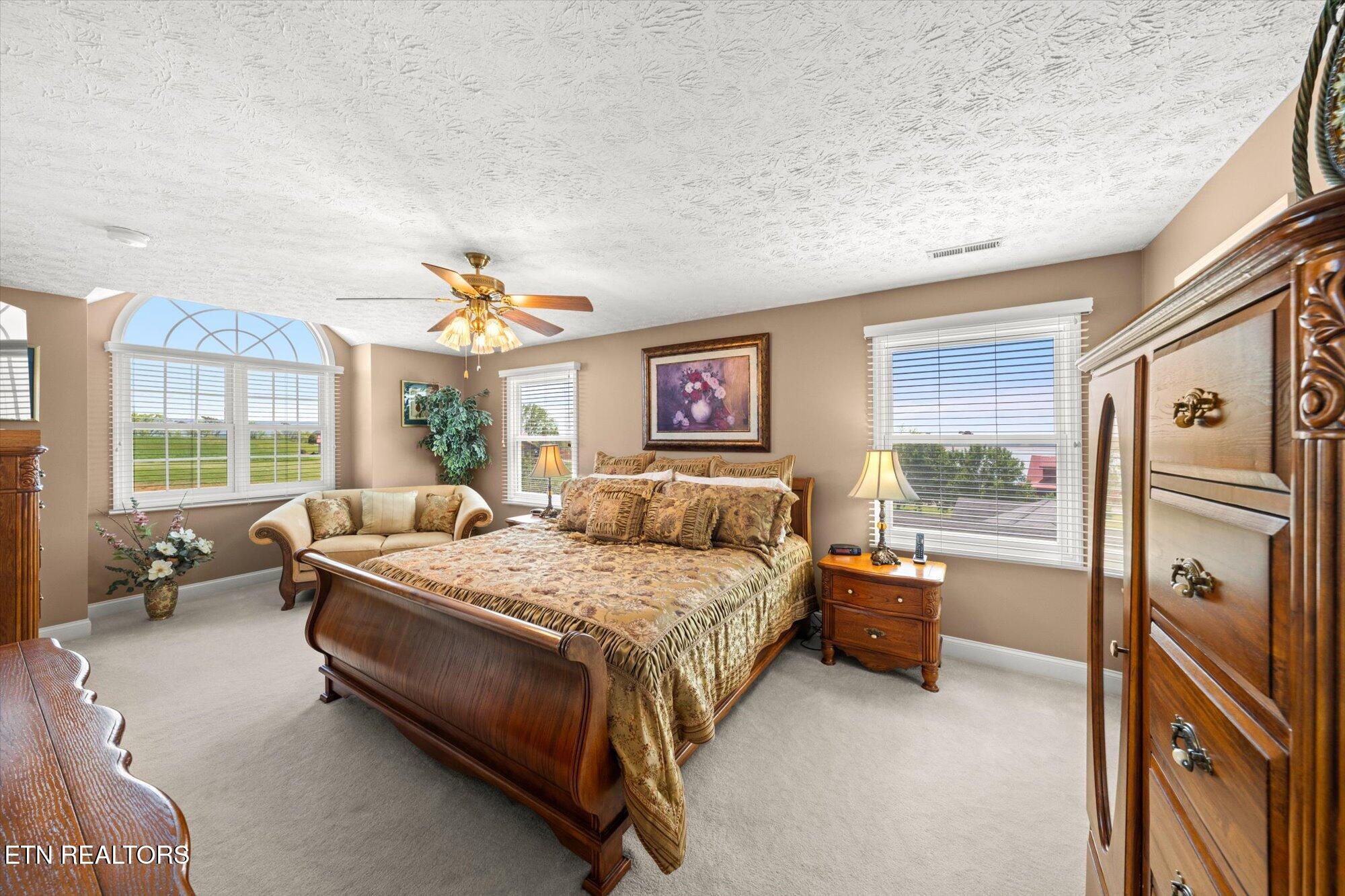 825 Pinnacle Drive Dandridge TN 37725