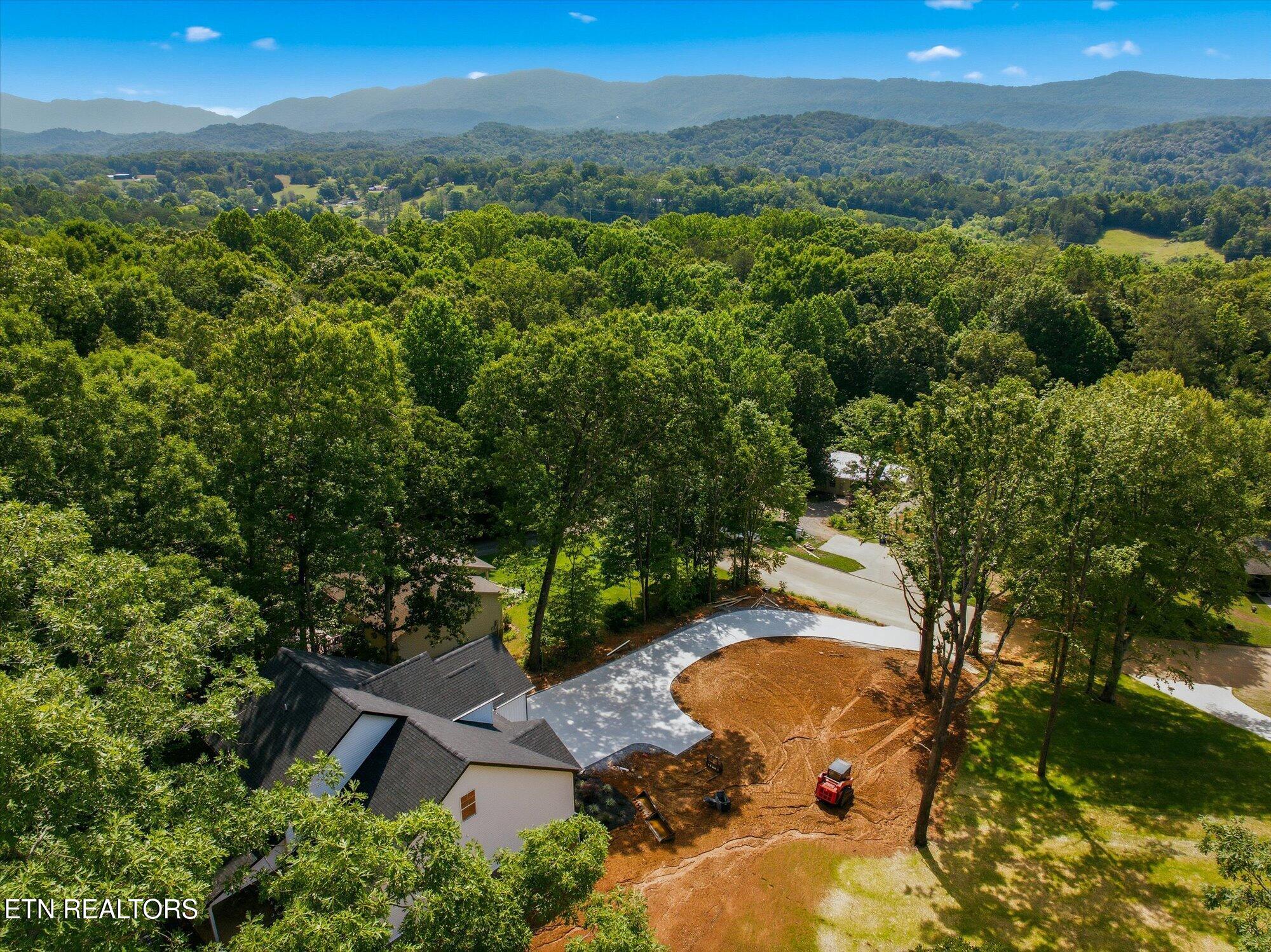 3185 Fairoaks Drive Maryville TN 37803