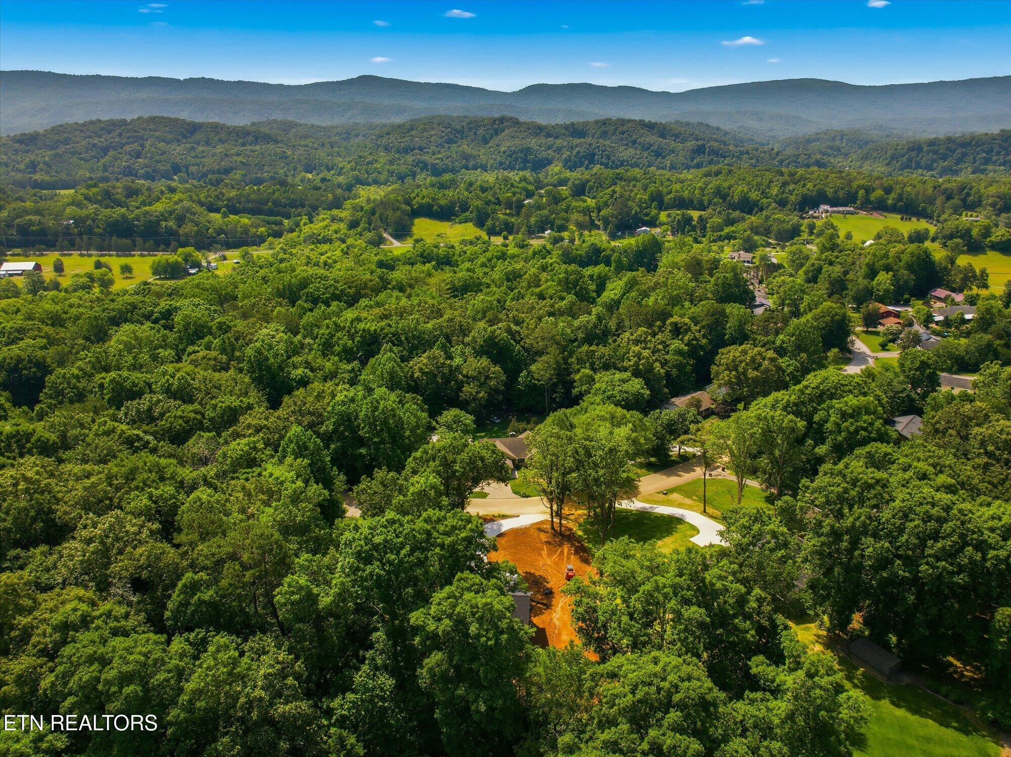 3185 Fairoaks Drive Maryville TN 37803