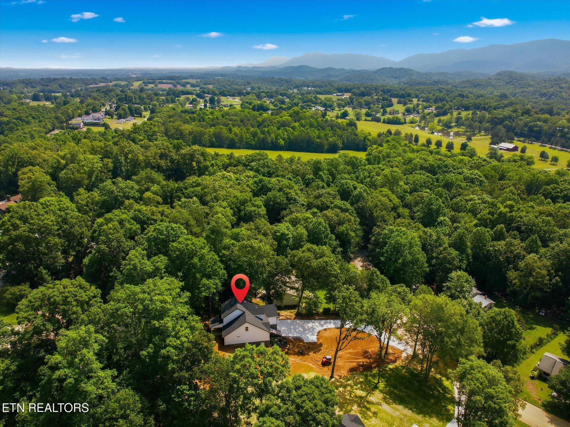 3185 Fairoaks Drive Maryville TN 37803