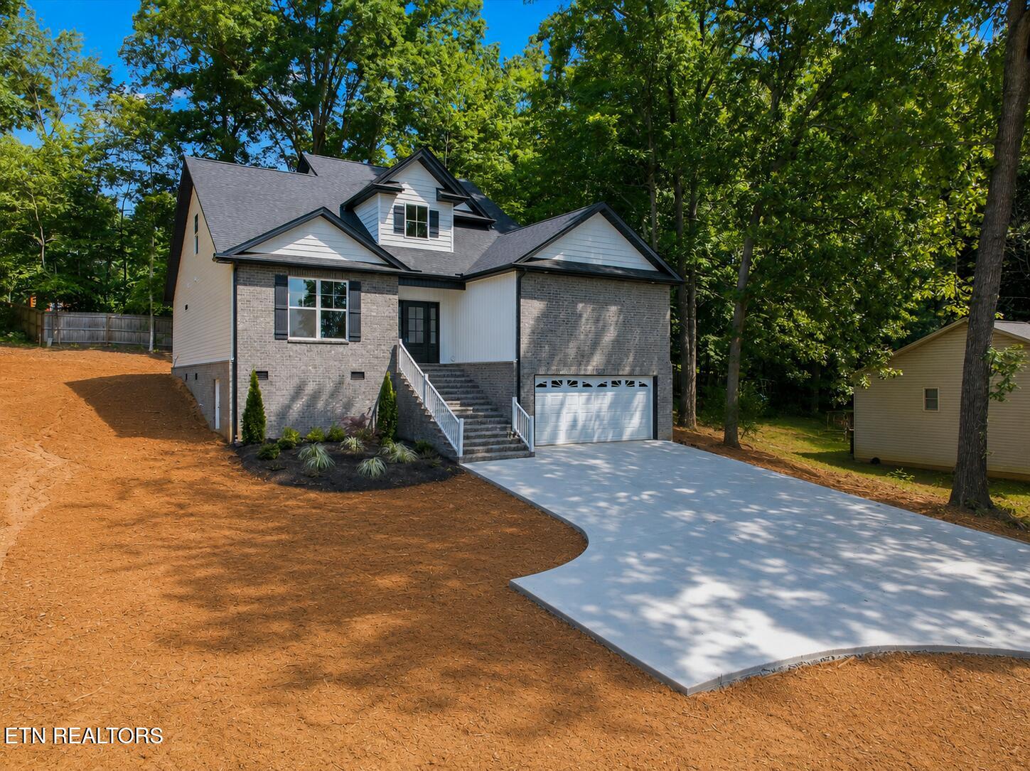 3185 Fairoaks Drive Maryville TN 37803