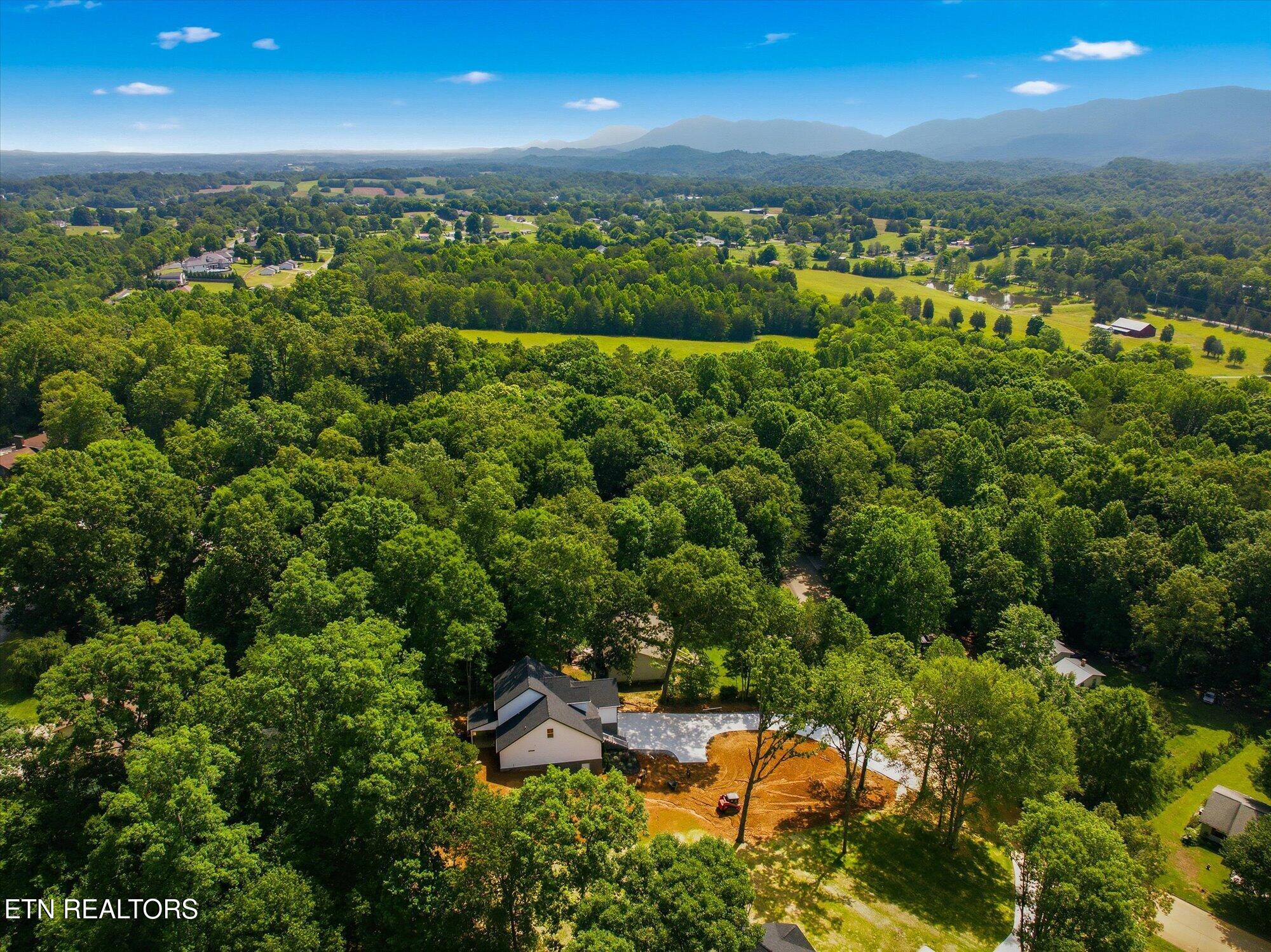 3185 Fairoaks Drive Maryville TN 37803