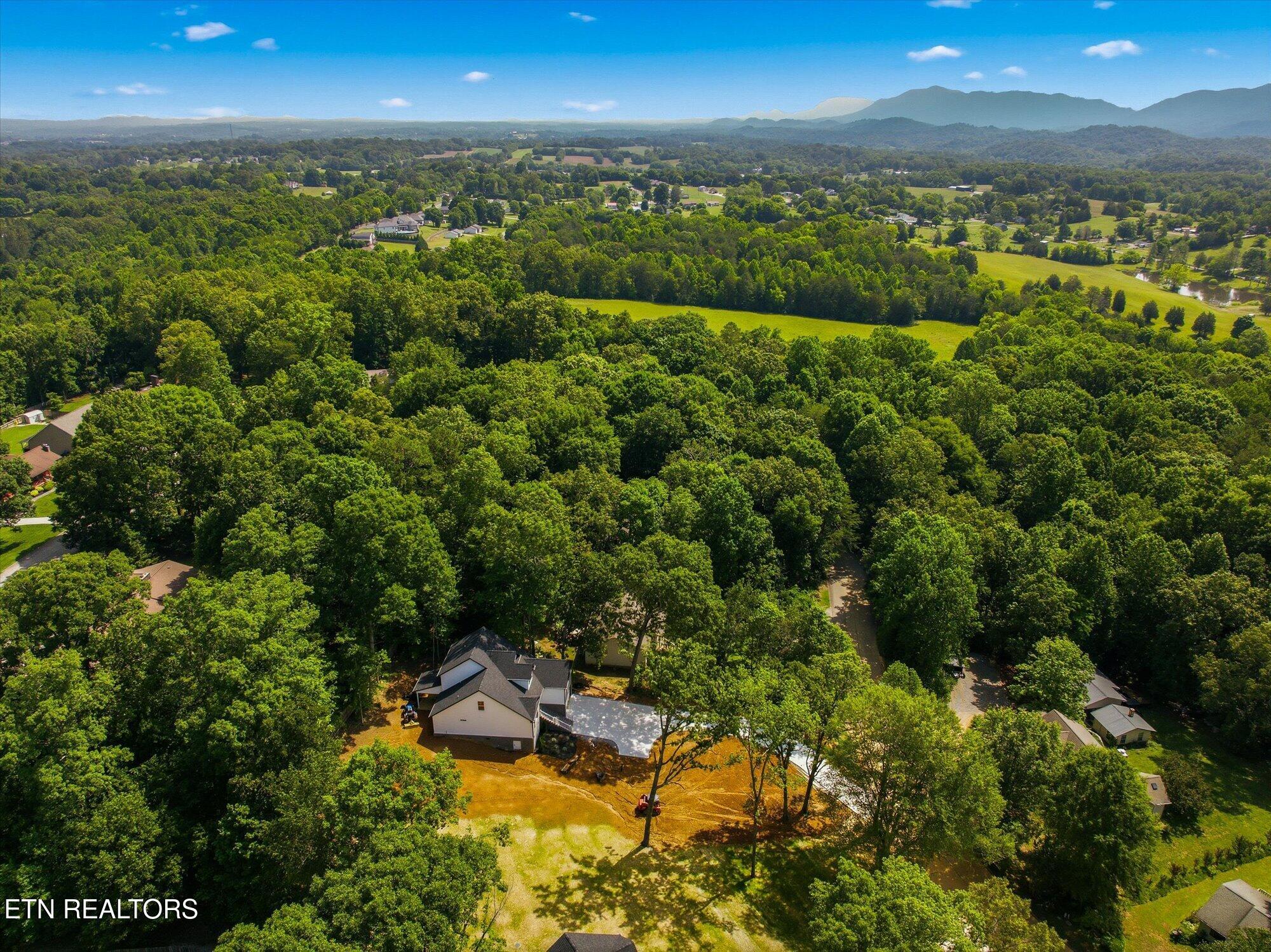 3185 Fairoaks Drive Maryville TN 37803