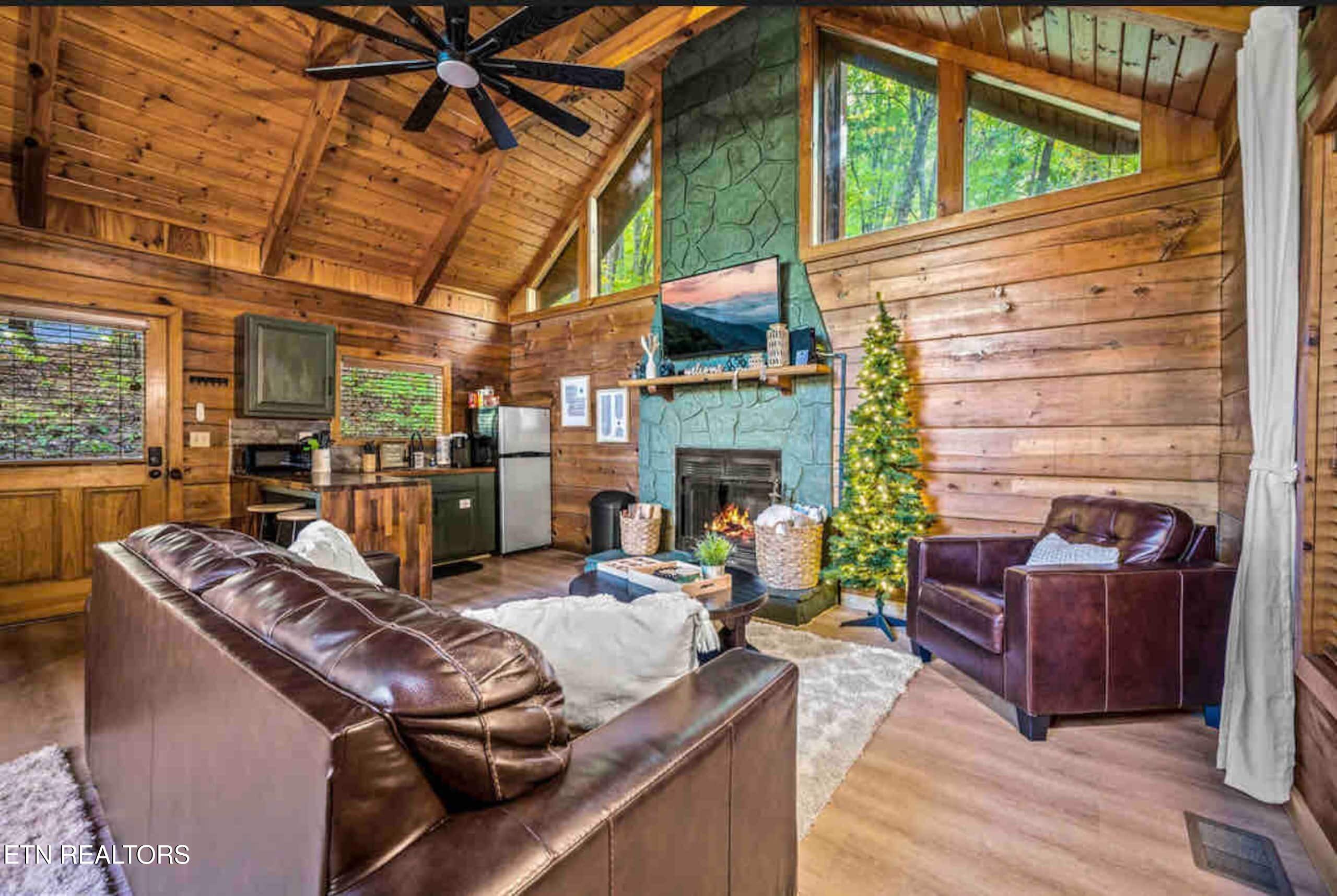 3289 Twin Mountain Way Pigeon Forge TN 37863