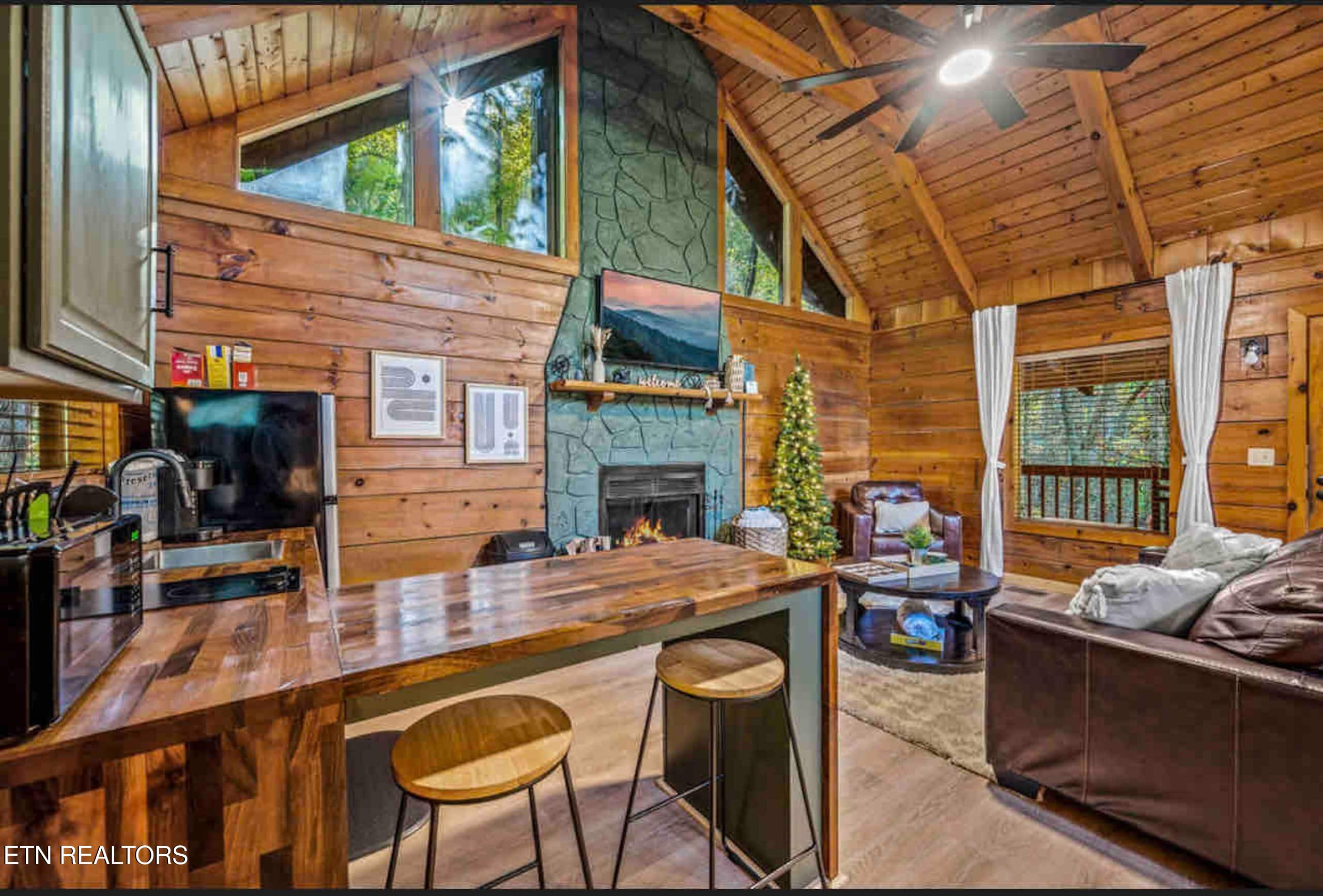 3289 Twin Mountain Way Pigeon Forge TN 37863