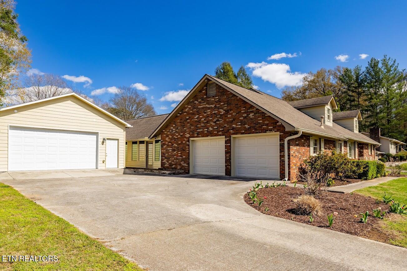2024 W Velmetta Circle Knoxville TN 37920