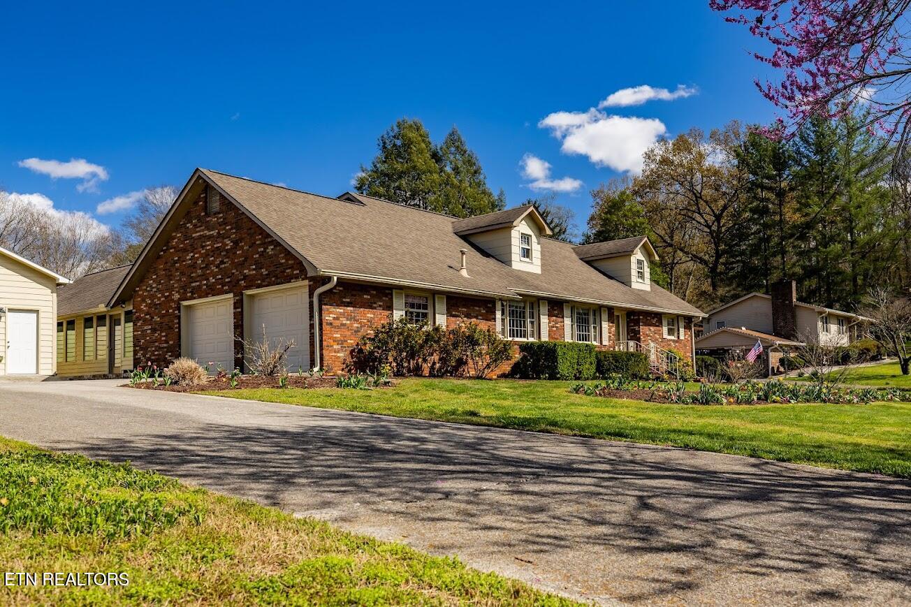 2024 W Velmetta Circle Knoxville TN 37920