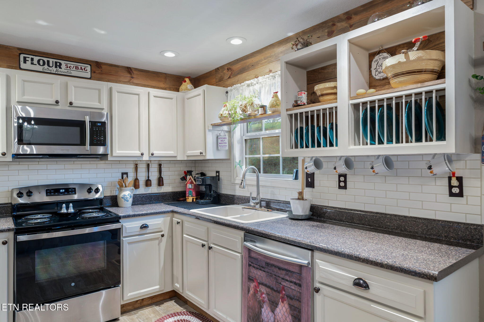 124 Mac Ivey Lane Lafollette TN 37766