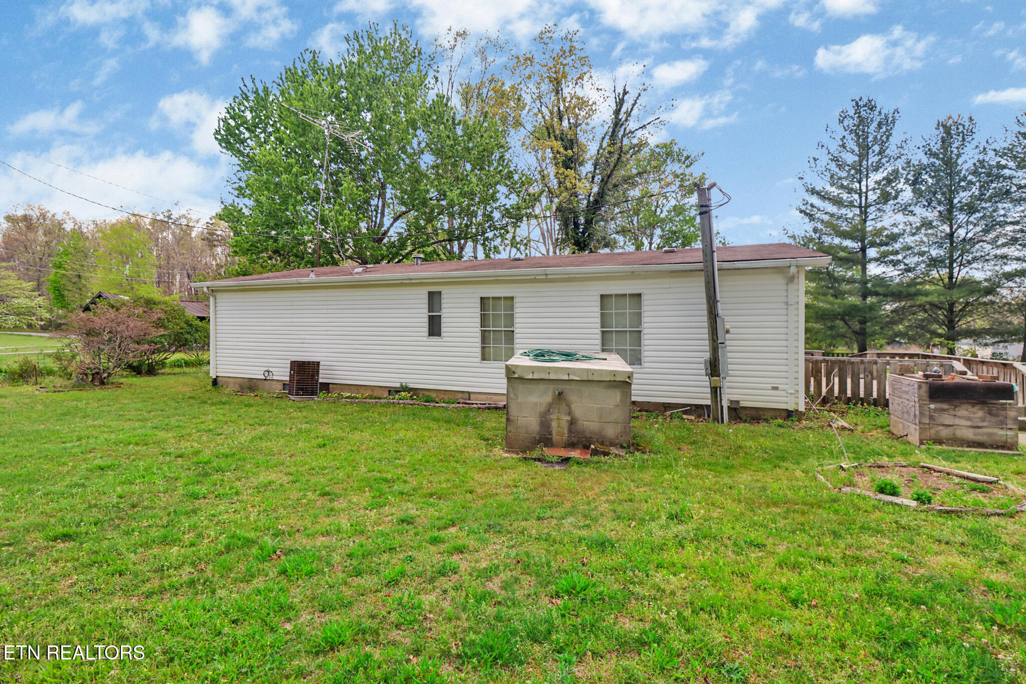 1243 Franklin Loop Clarkrange TN 38553