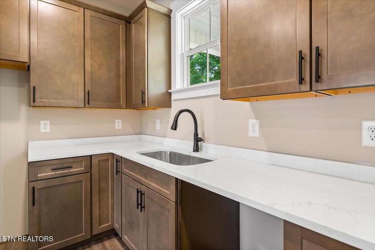 179 Storm Lane Jacksboro TN 37757